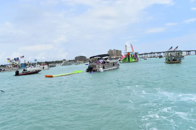 Rent a Bentley pontoon in Fort Walton Beach, FL near me