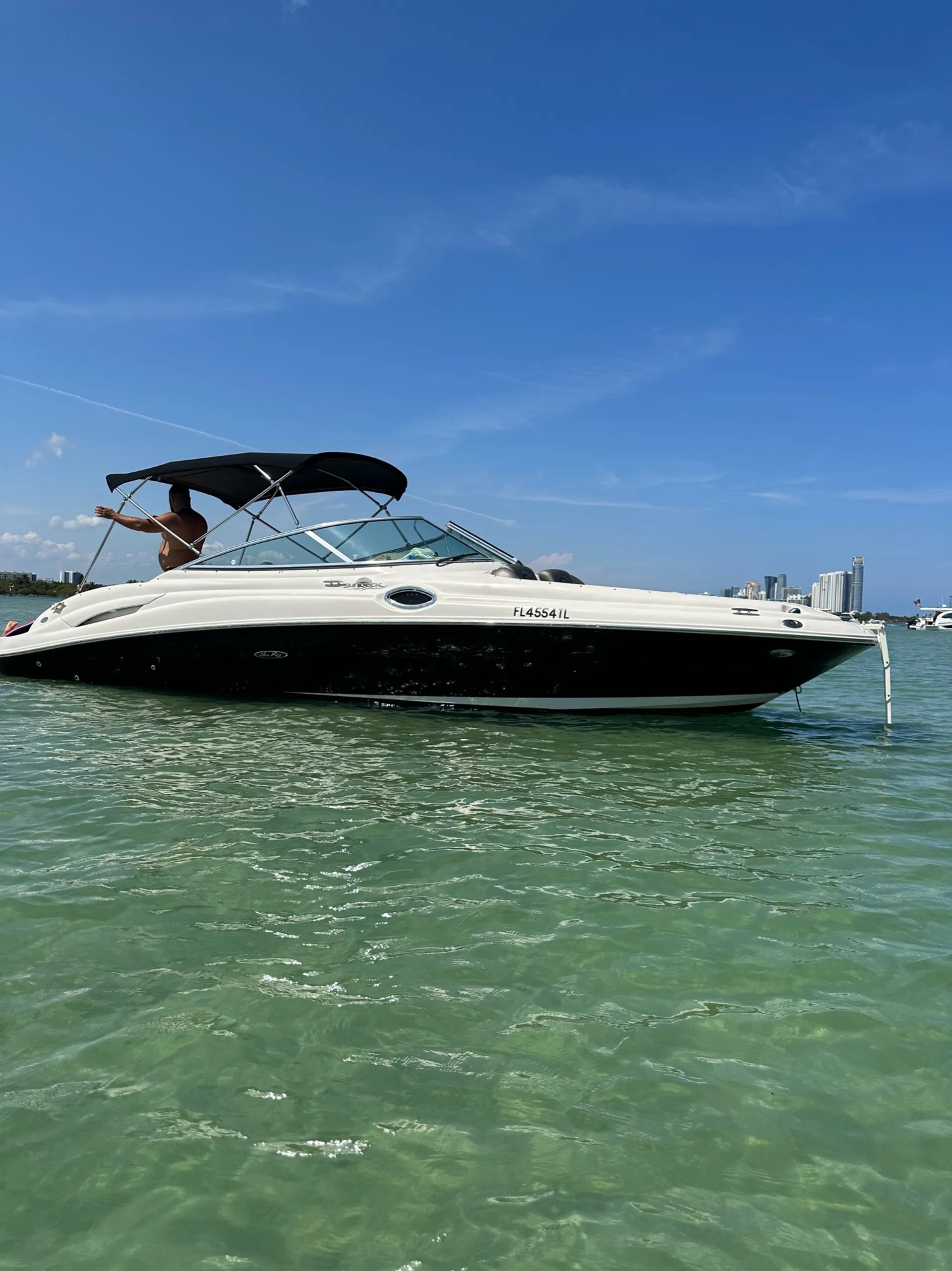 Sea Ray Boats 270 Sundeck in Hallandale Beach, FL — photo 2