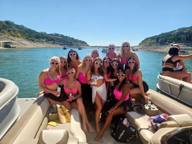 Rent a TAHOE PONTOONS pontoon in Austin, TX near me