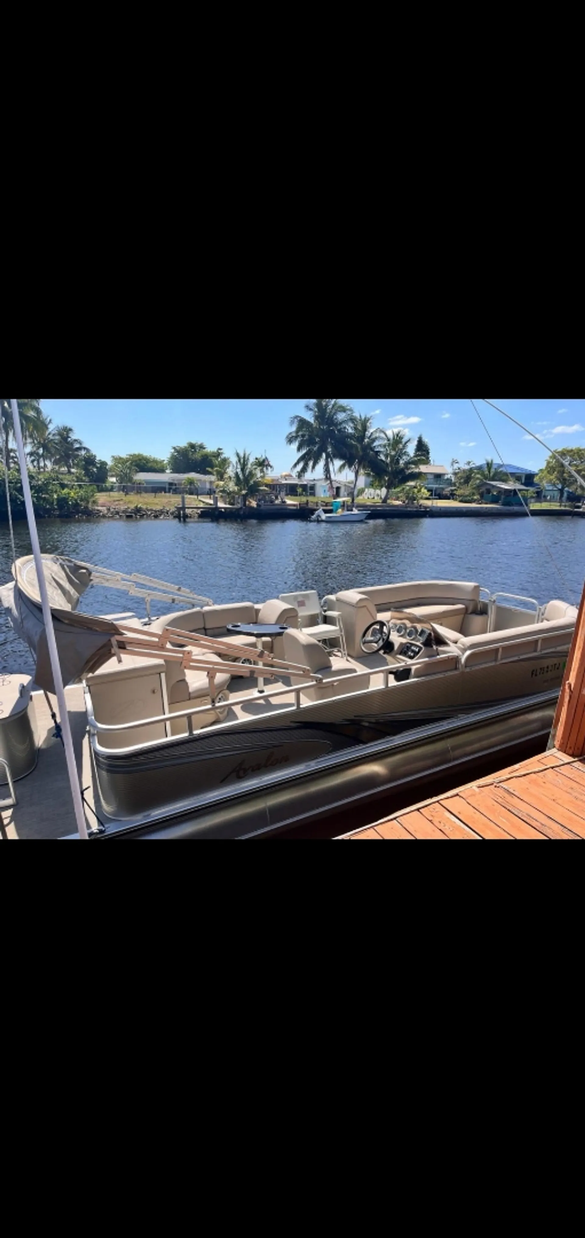 24 ft TRITOON BOAT FREE GAS&ICE