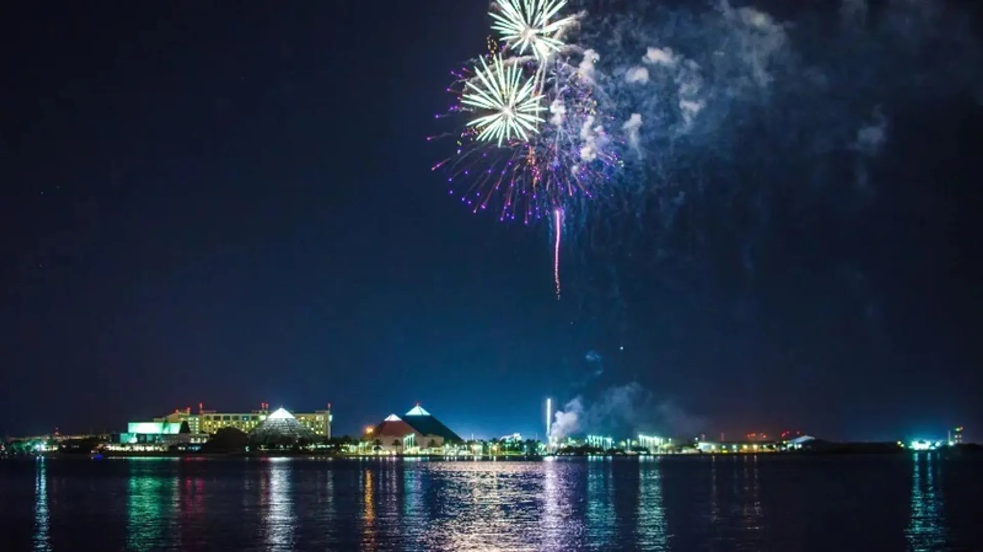 24ft Hurricane Sundeck - 250hp - 12 Passenger 
