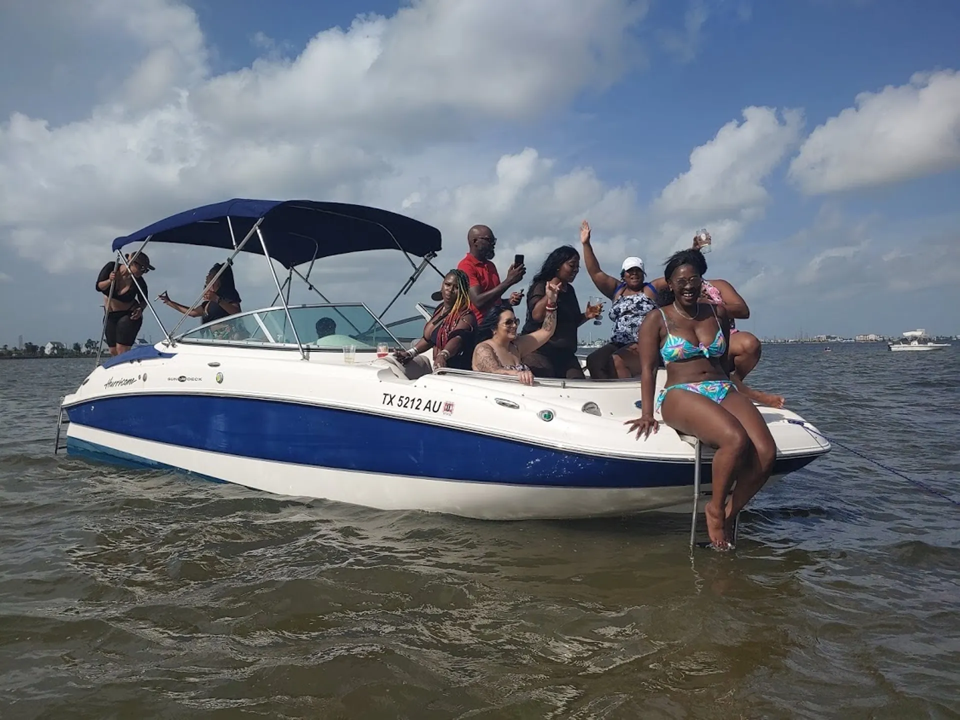 24ft Hurricane Sundeck - 250hp - 12 Passenger 