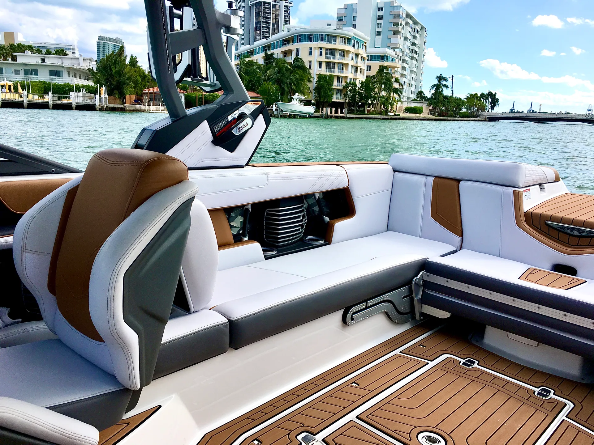 SANDBAR CRUISE - WAKEBOARD - WAKESURF - TUBE - SKI