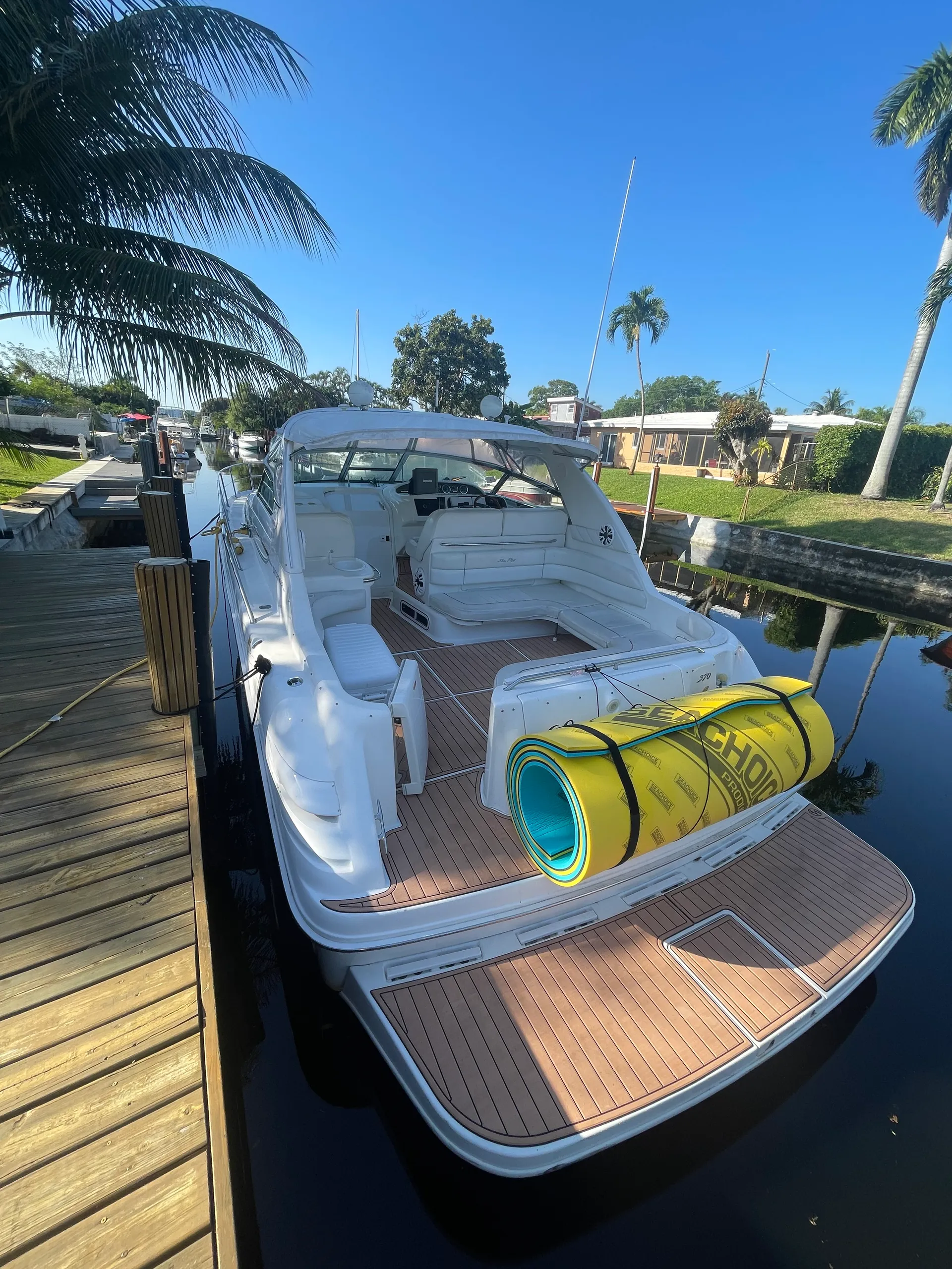 Sea Ray Boats 400 Sundancer in Fort Lauderdale, FL — photo 2