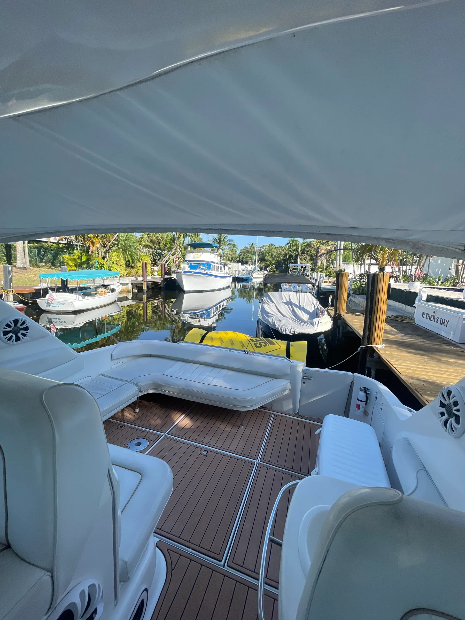 Sea Ray Boats 400 Sundancer in Fort Lauderdale, FL — photo 3