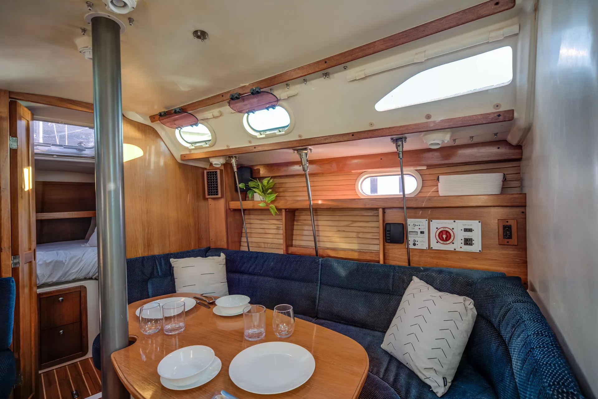 Private BYOB Luxury Monohull Sailing in the Charleston Harbor