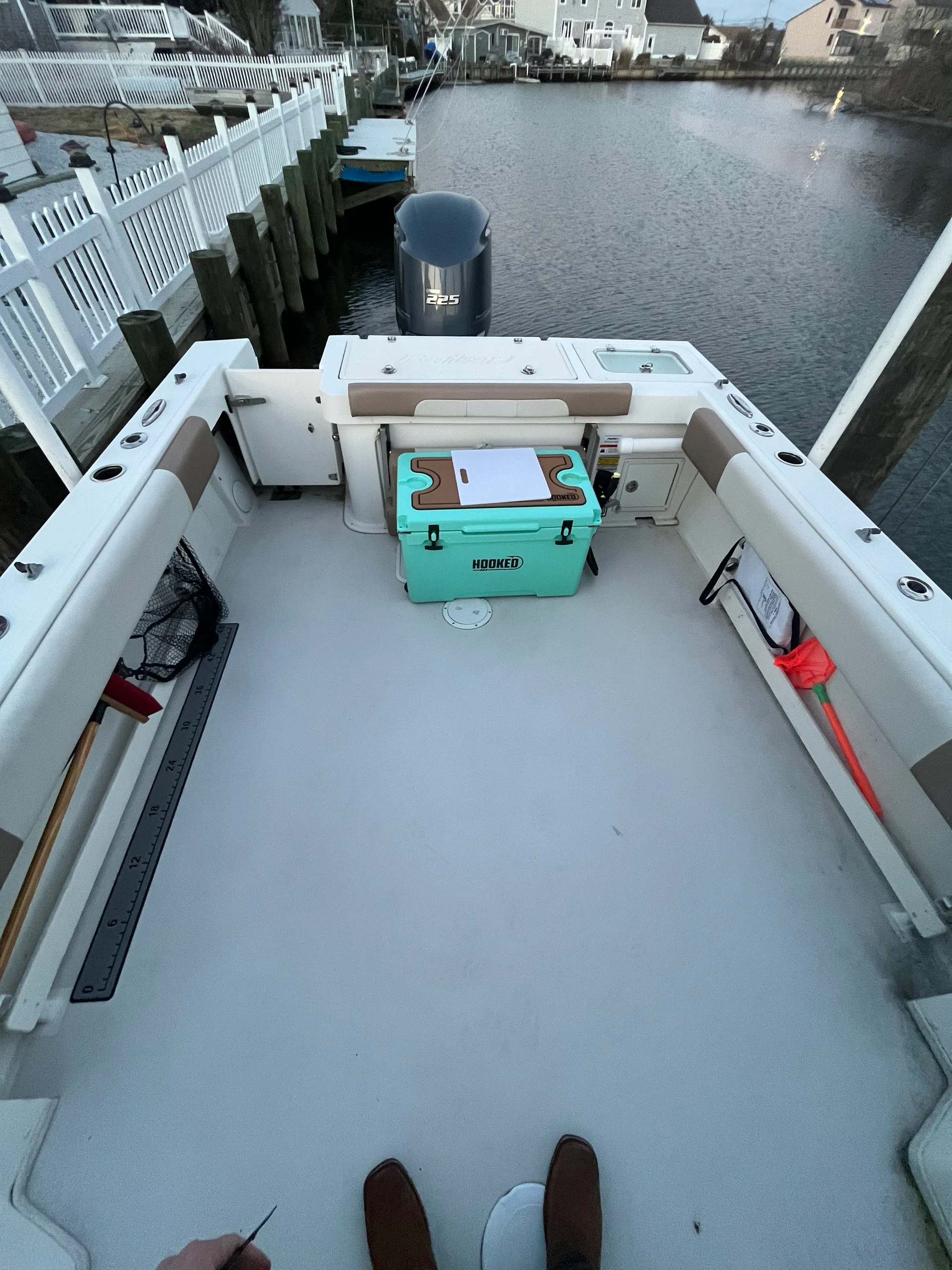 PARKER MARINE 2320 SL SPORT CABIN W/F225HP in Lacey Township, NJ — photo 3