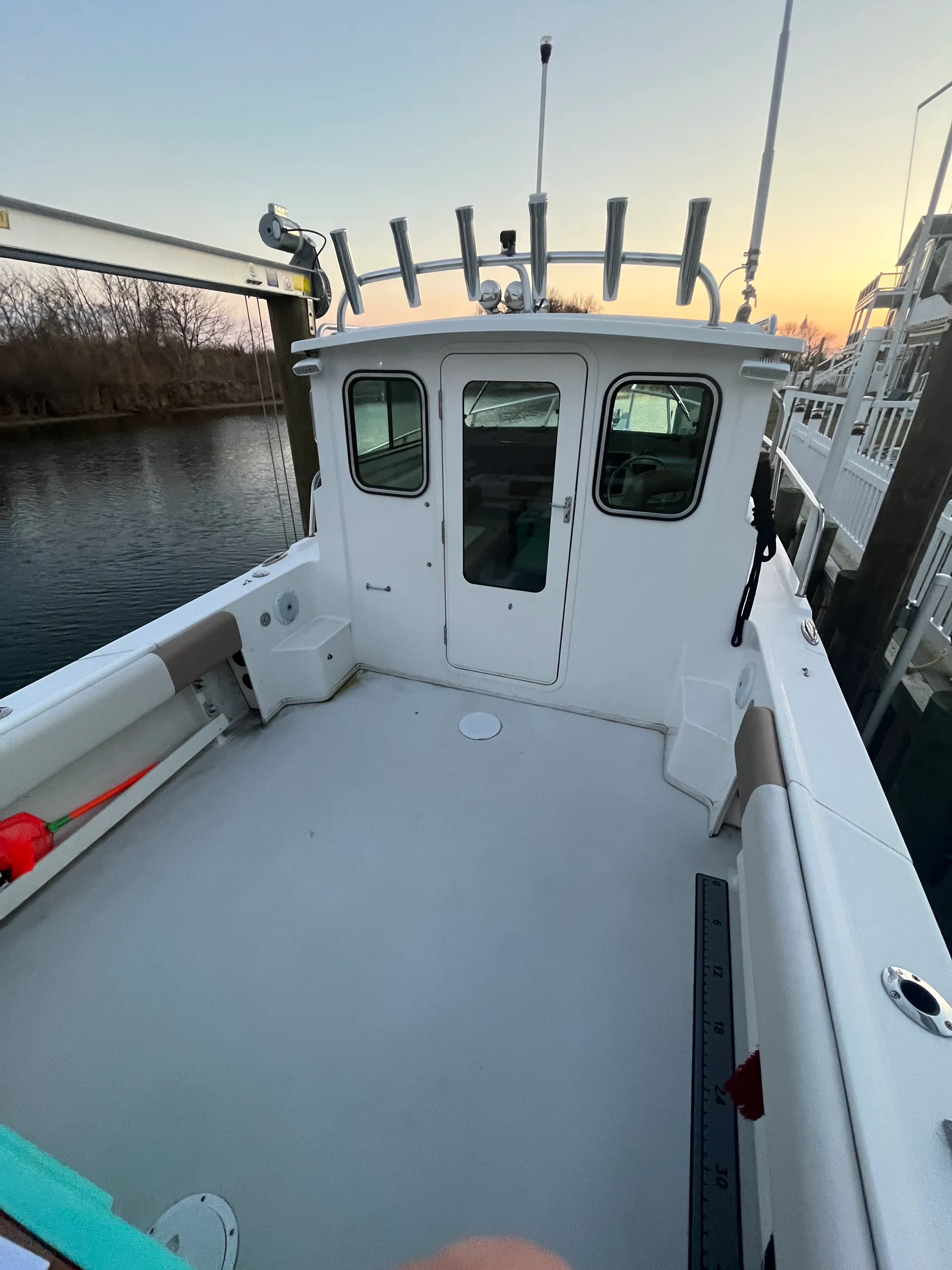 PARKER MARINE 2320 SL SPORT CABIN W/F225HP in Lacey Township, NJ — photo 2