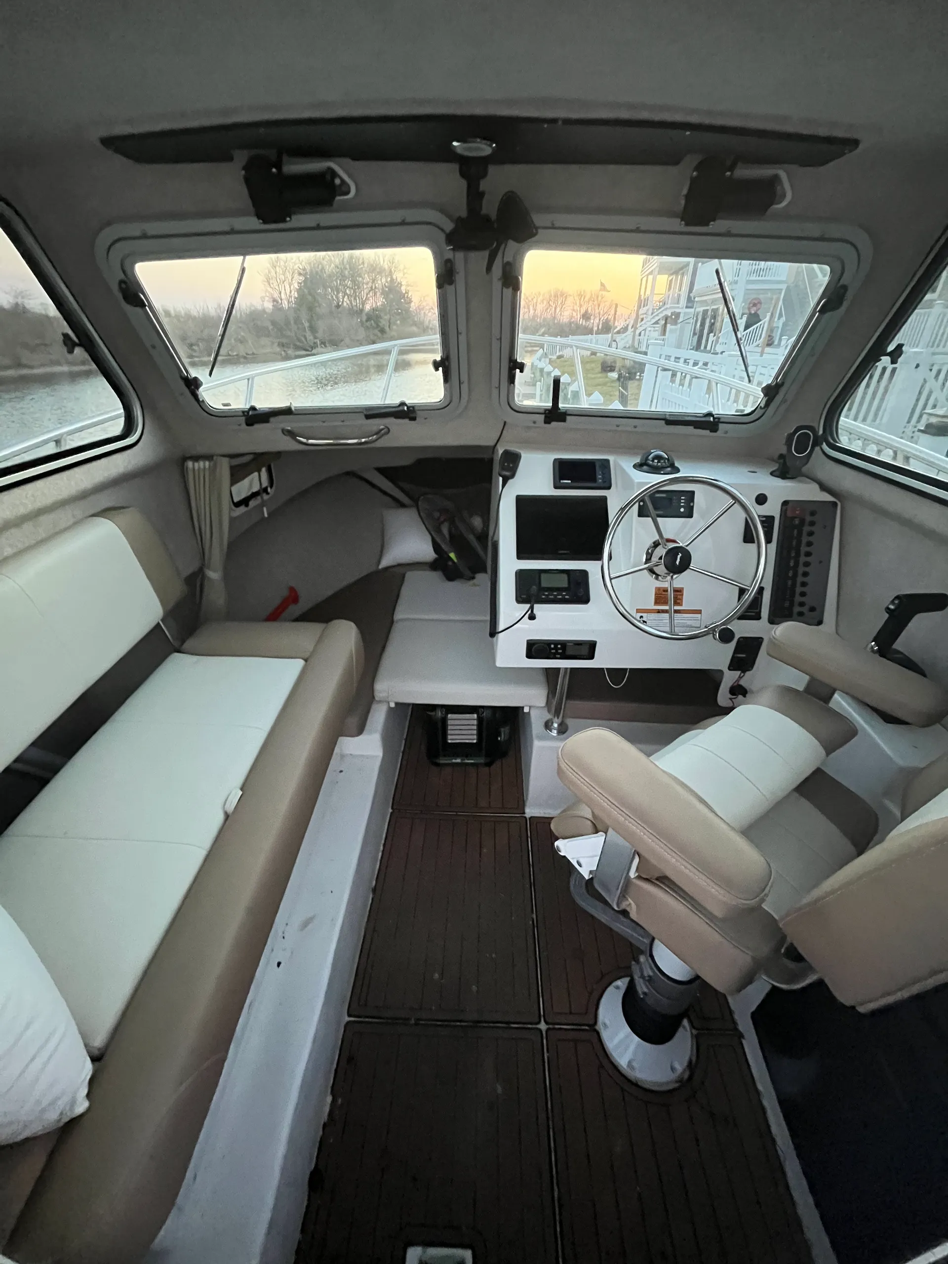 PARKER MARINE 2320 SL SPORT CABIN W/F225HP in Lacey Township, NJ — photo 4