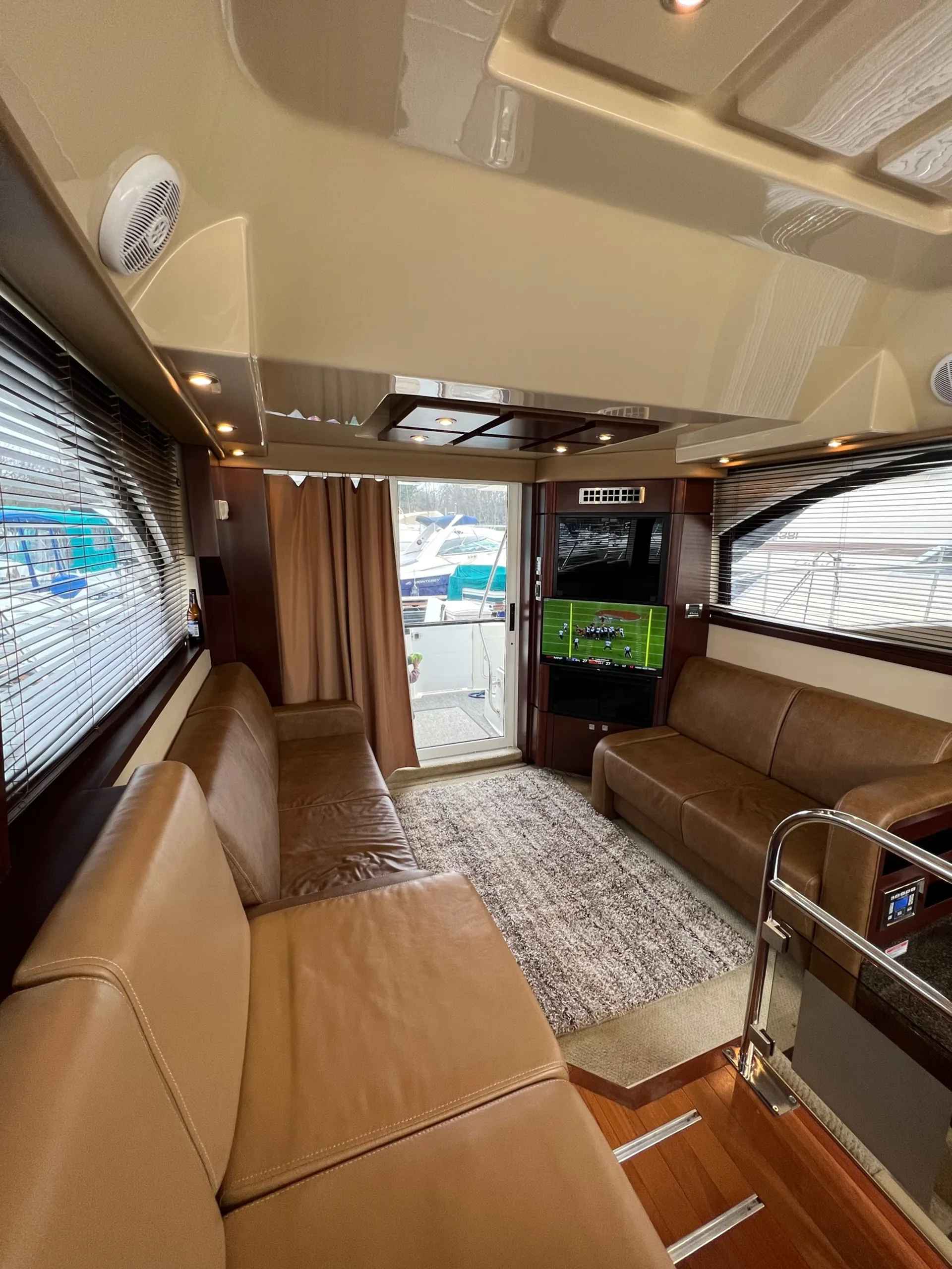 40 Foot Sea Ray Yacht!! Currently offering special winter rates 