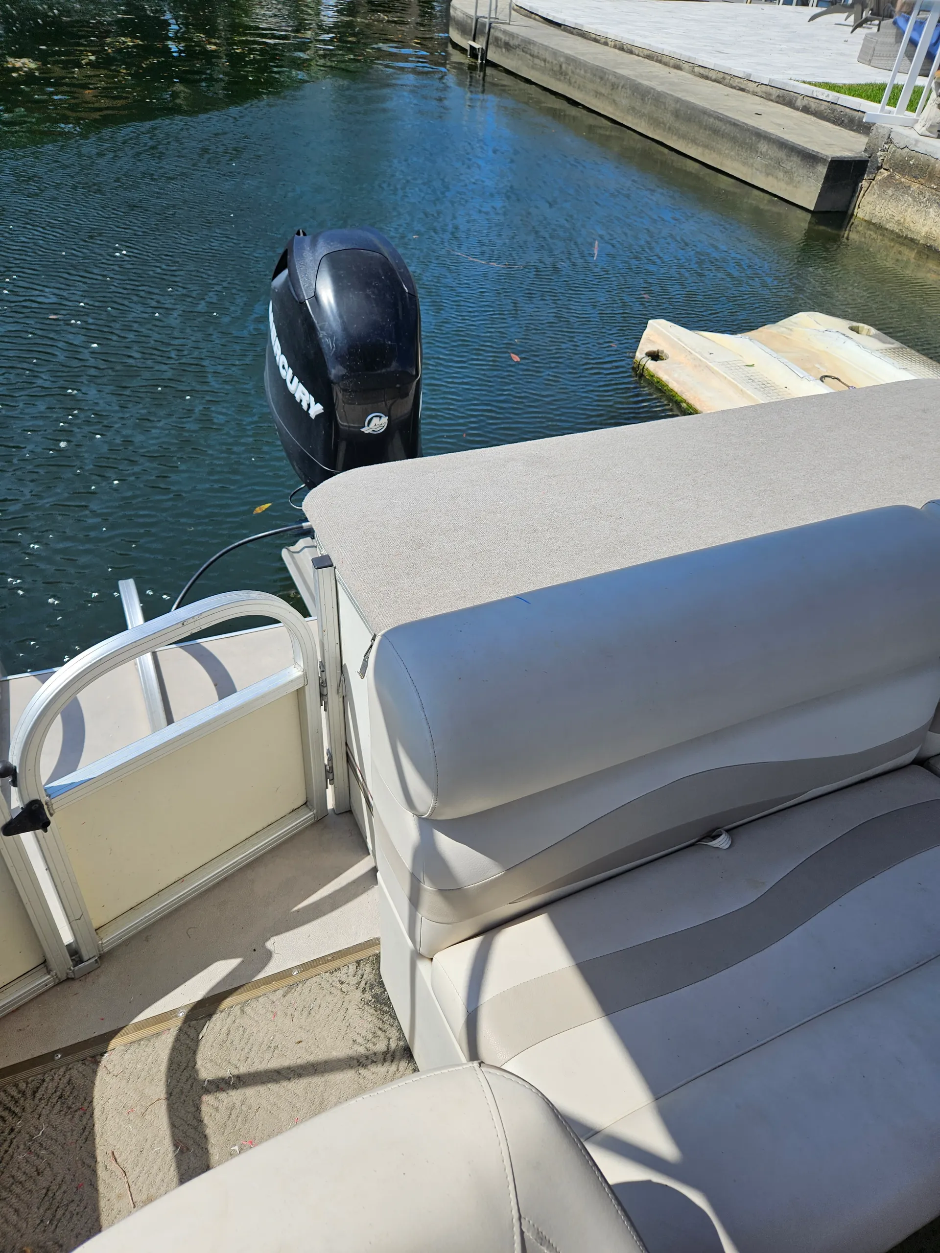 WEEKEE WACHEE 22' Pontoon