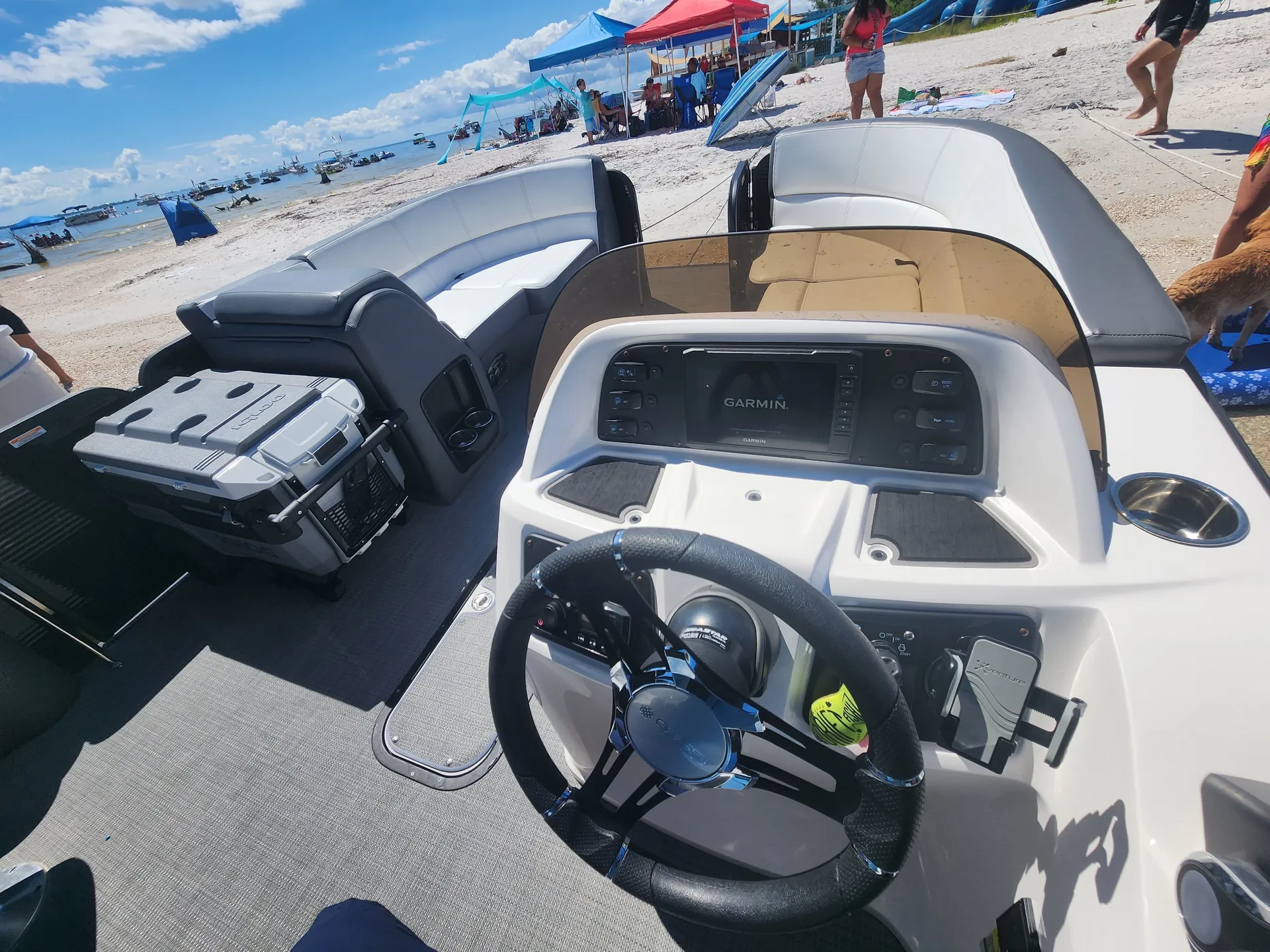 LUXURY TRI-TOON - Local delivery to Tampa Bay Ramps! Diving Board!