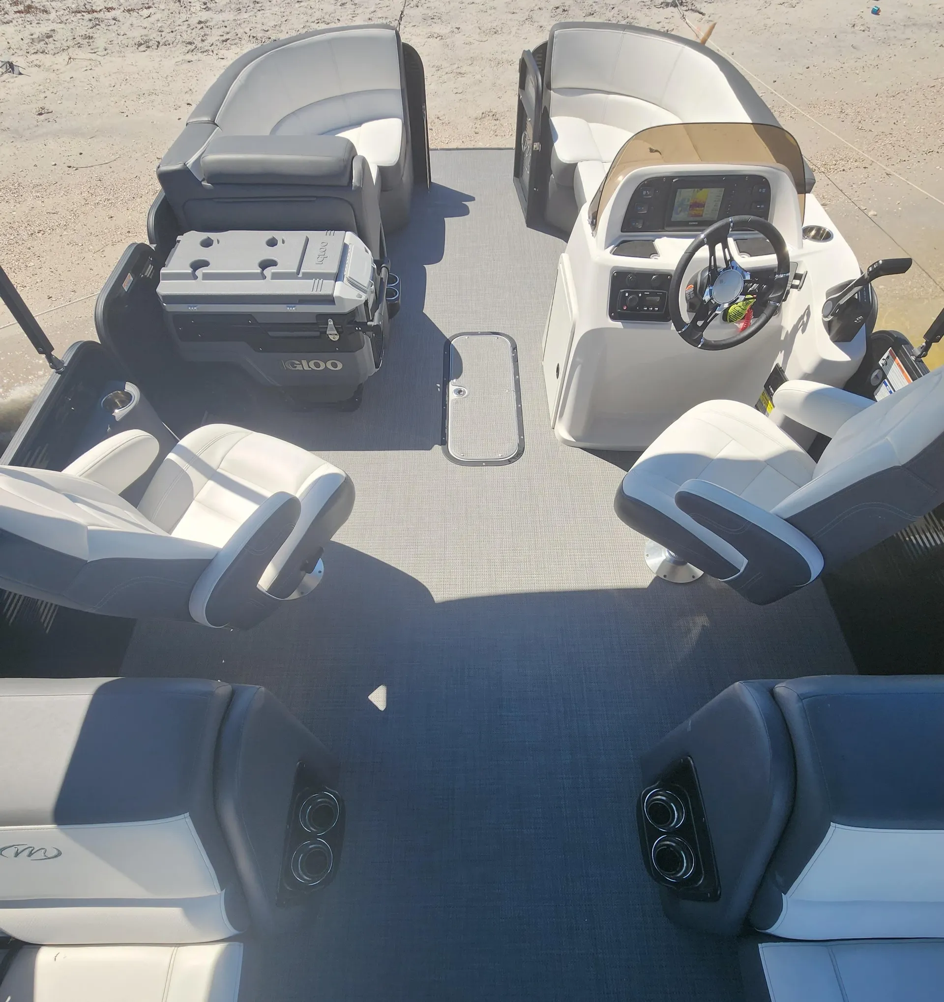 LUXURY TRI-TOON - Local delivery to Tampa Bay Ramps! Diving Board!