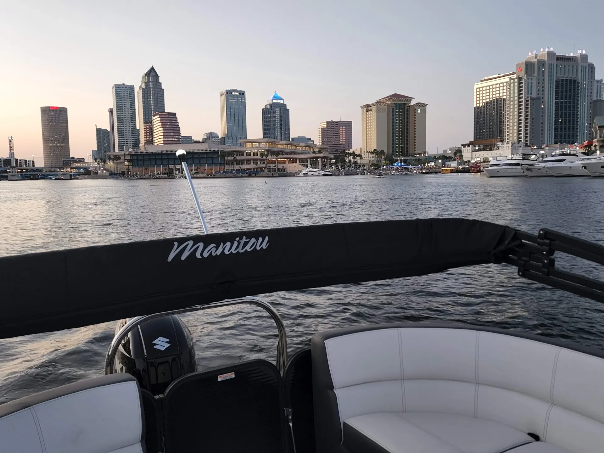 LUXURY TRI-TOON - Local delivery to Tampa Bay Ramps! Diving Board!