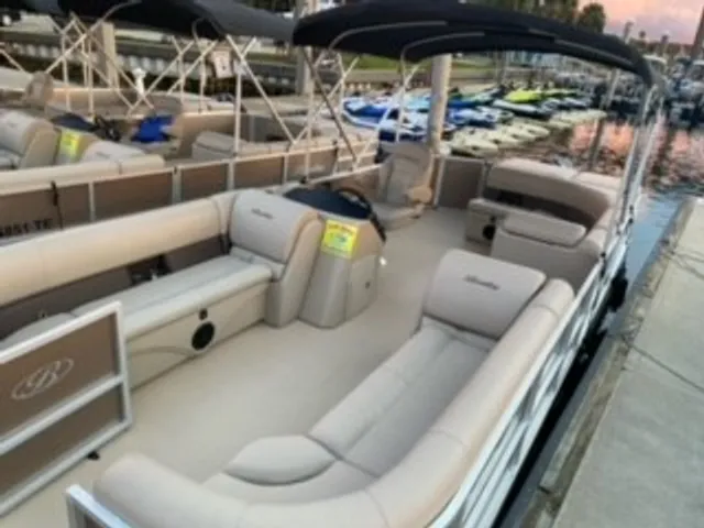 Rent a Bentley pontoon in Fort Walton Beach, FL near me