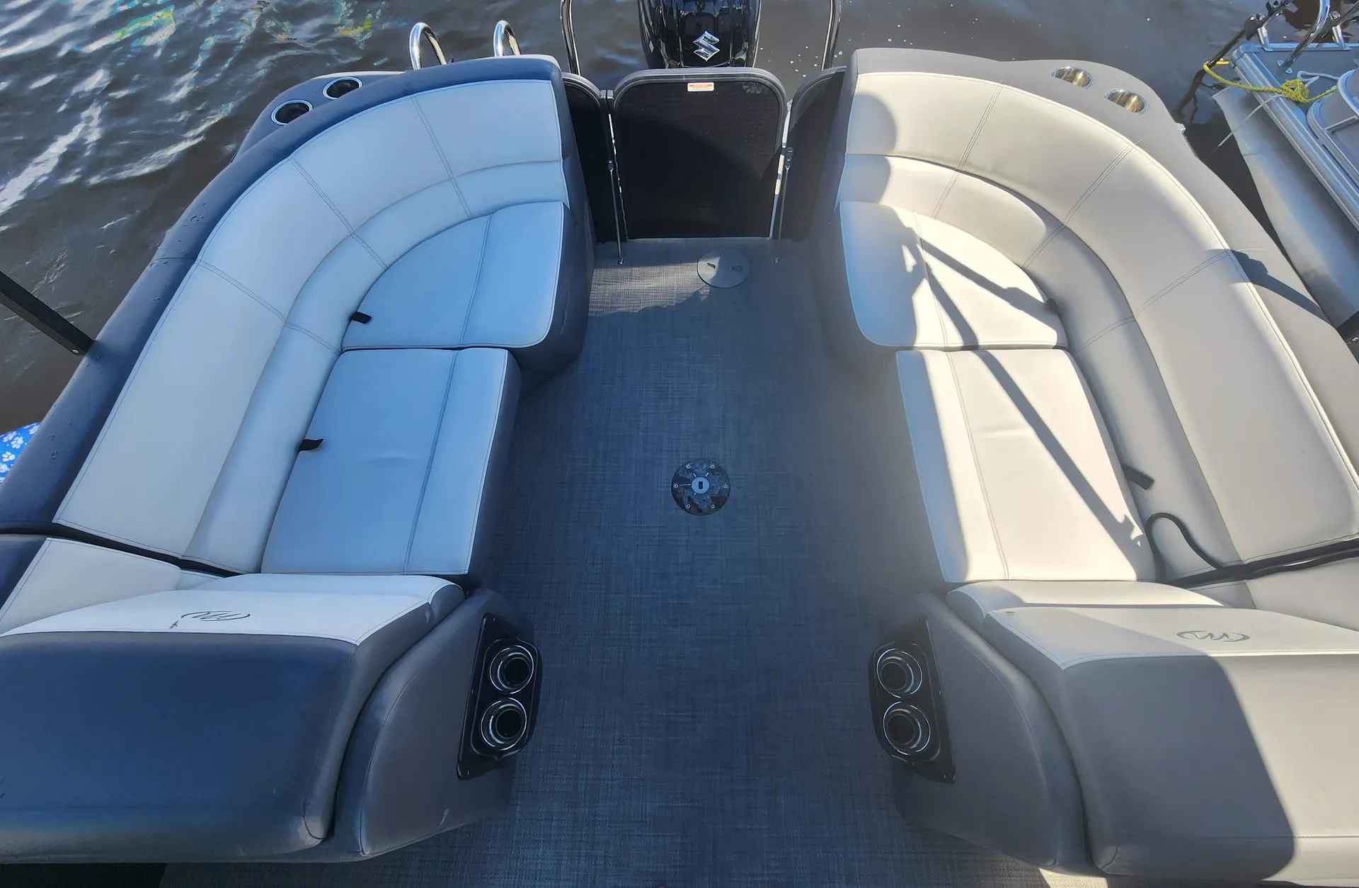 LUXURY TRI-TOON - Local delivery to Tampa Bay Ramps! Diving Board!