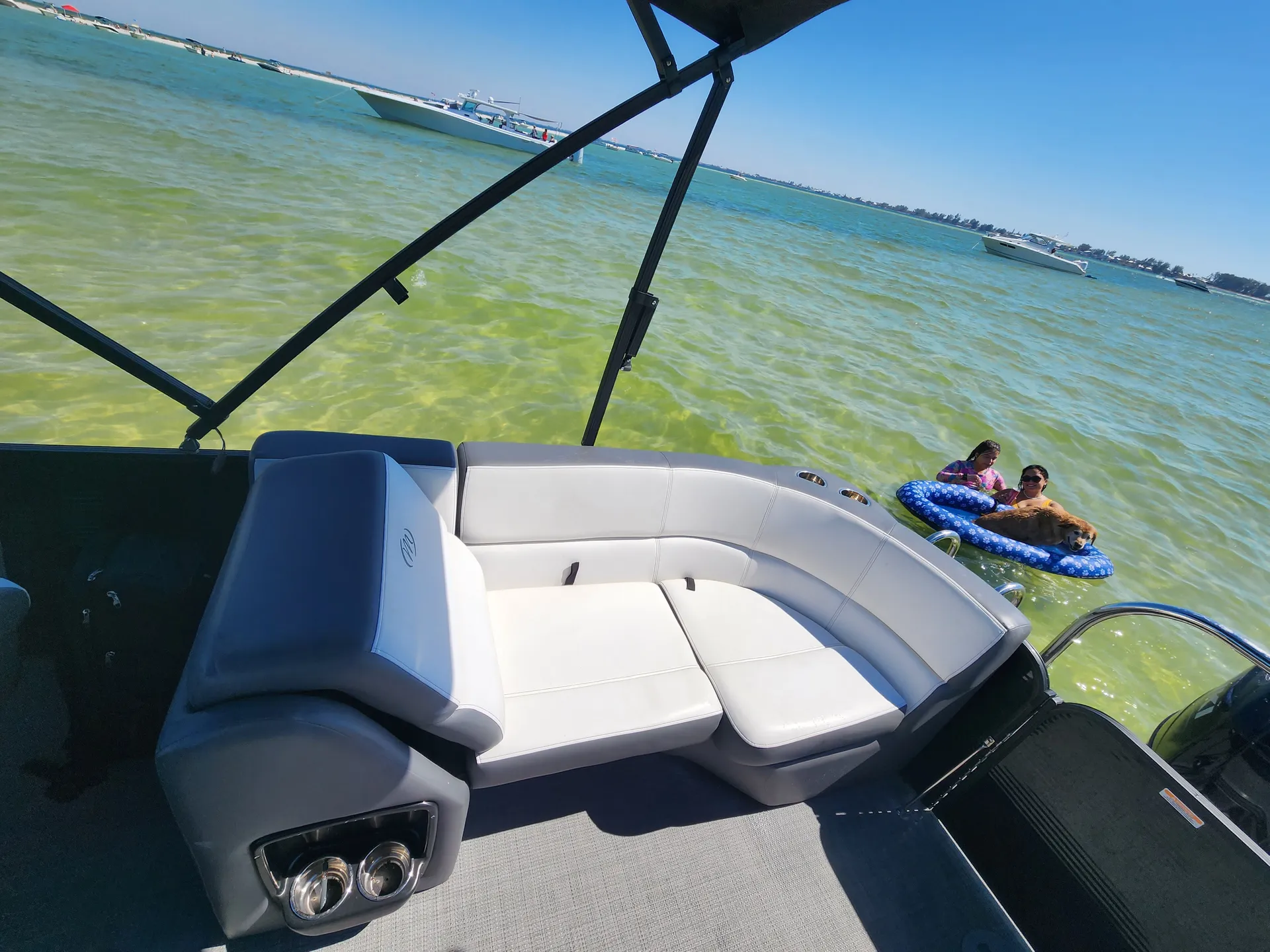 LUXURY TRI-TOON - Local delivery to Tampa Bay Ramps! Diving Board!