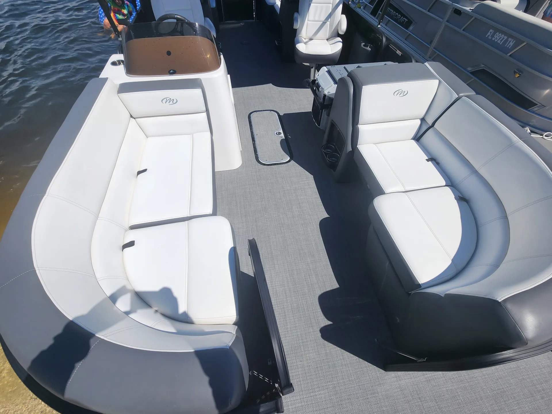 LUXURY TRI-TOON - Local delivery to Tampa Bay Ramps! Diving Board!