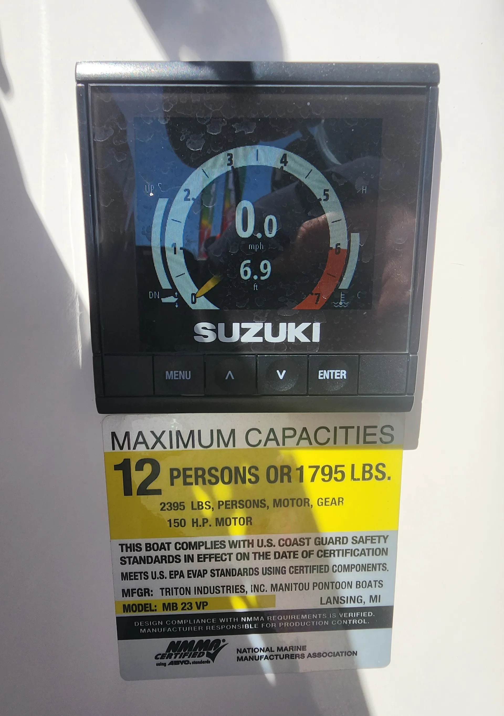 LUXURY TRI-TOON - Local delivery to Tampa Bay Ramps! Diving Board!