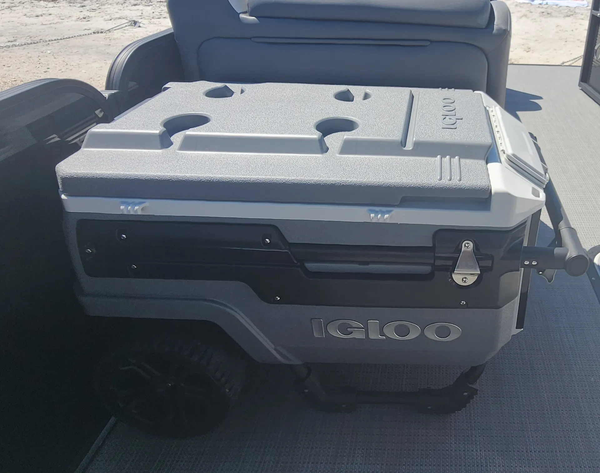 LUXURY TRI-TOON - Local delivery to Tampa Bay Ramps! Diving Board!