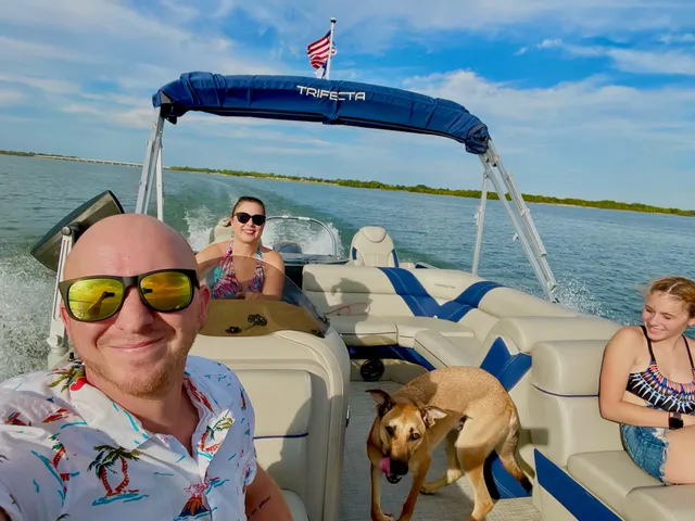 Rent a TRIFECTA PONTOONS pontoon in Little Elm, TX near me