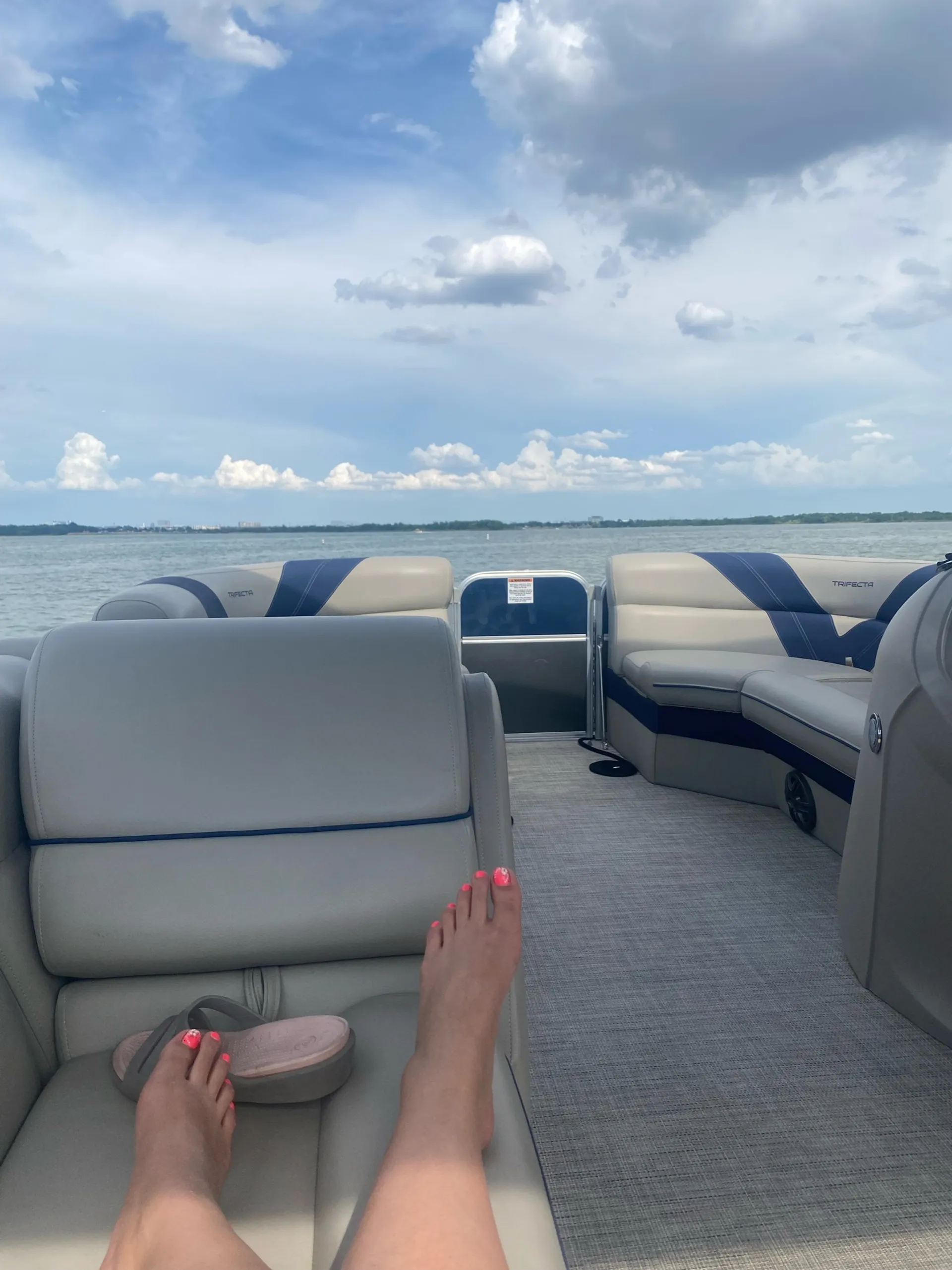 Tritoon - Party Boat -up to 11 passengers.