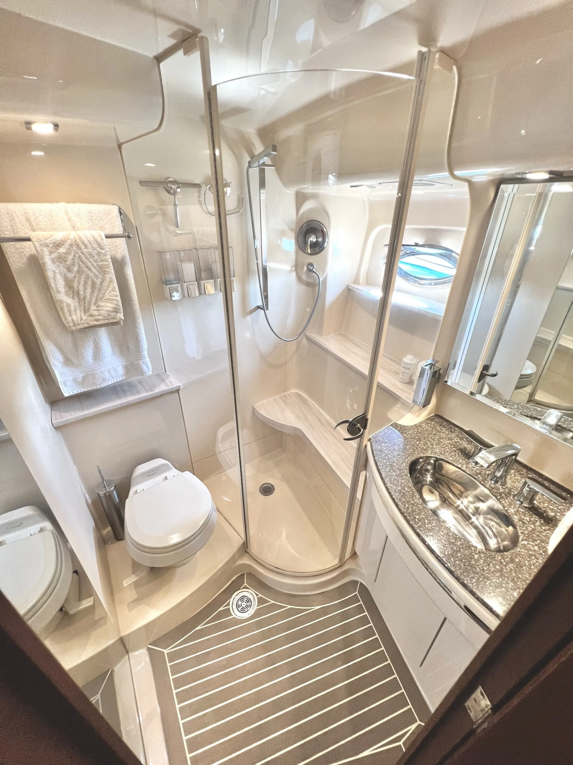 Luxury 41ft Meridian Yacht | Starlink, 4K TVs & Sunset Cruises| 13ppl
