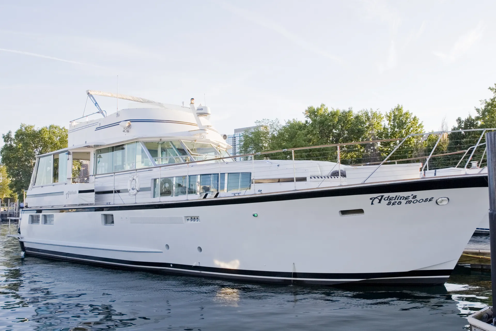 68' Luxurious Private Yacht Charters in Chicago! 