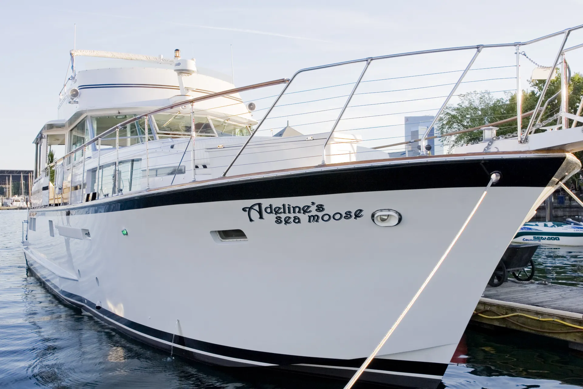 68' Luxurious Private Yacht Charters in Chicago! 