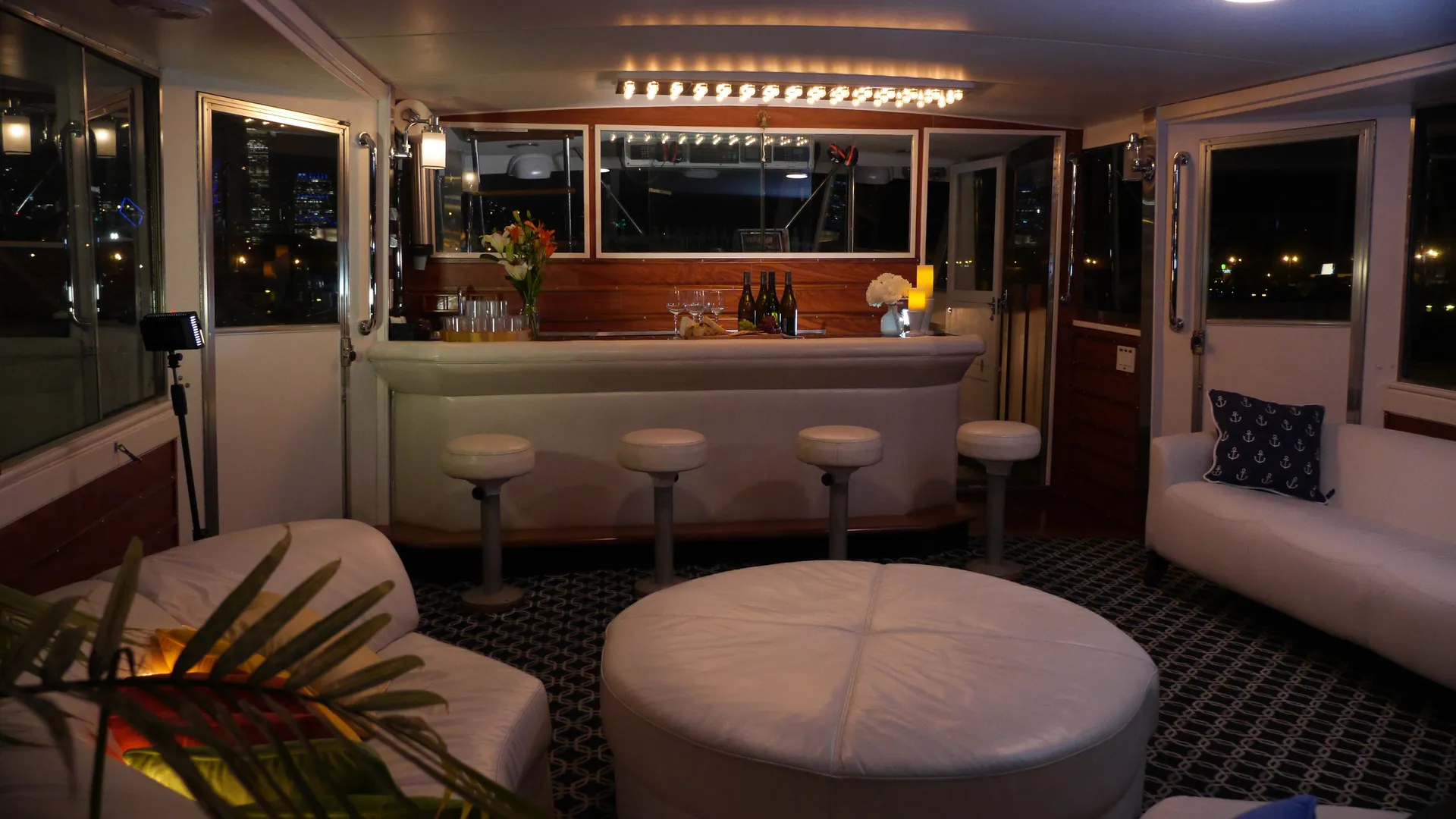 68' Luxurious Private Yacht Charters in Chicago! 