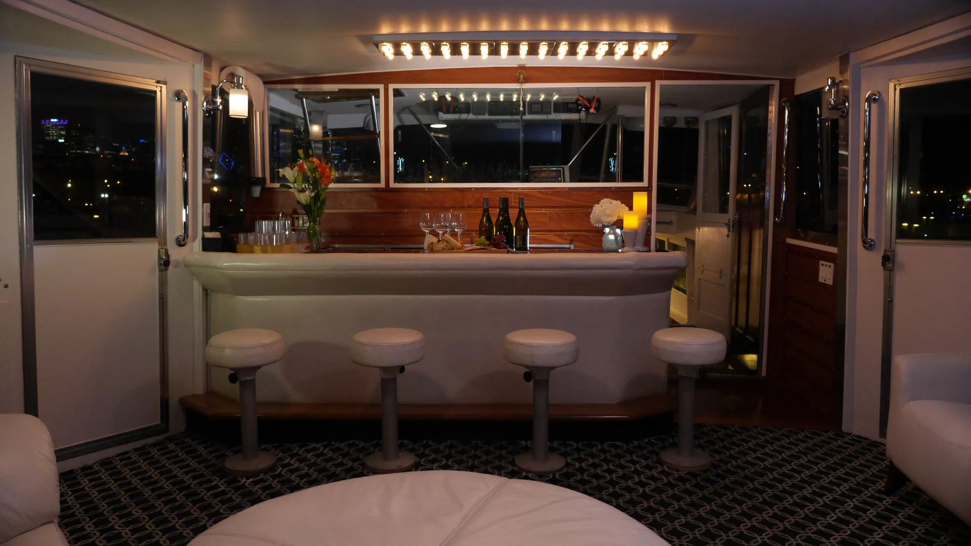 68' Luxurious Private Yacht Charters in Chicago! 