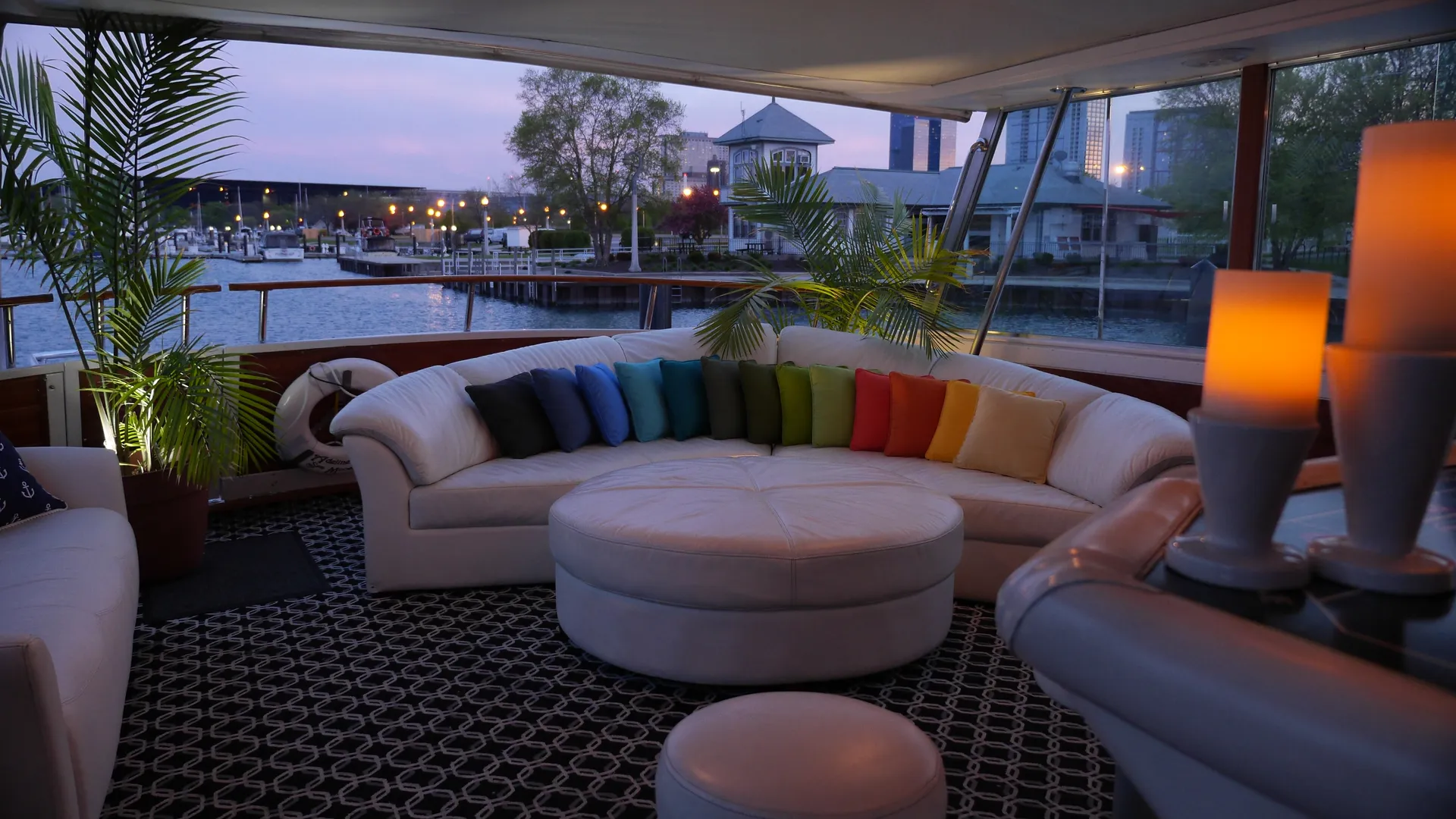 68' Luxurious Private Yacht Charters in Chicago! 