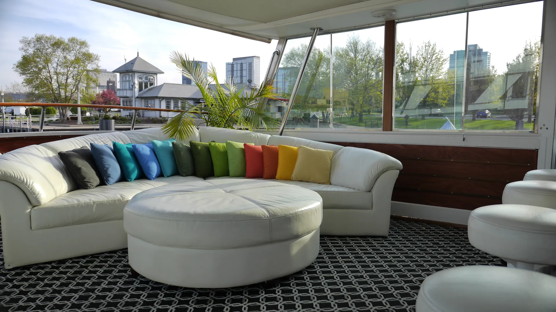 68' Luxurious Private Yacht Charters in Chicago! 