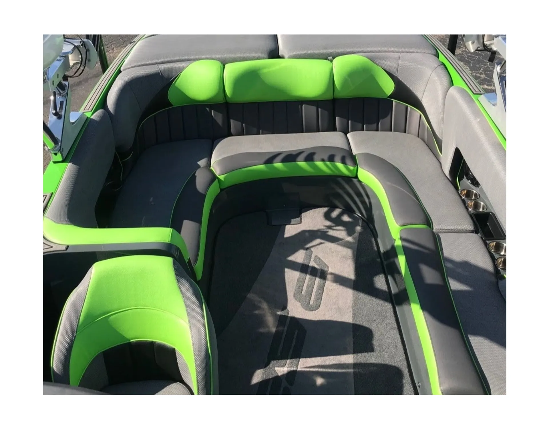 Experience Lake Country's GREEN GOBBLE'N: WI Surfing Action!