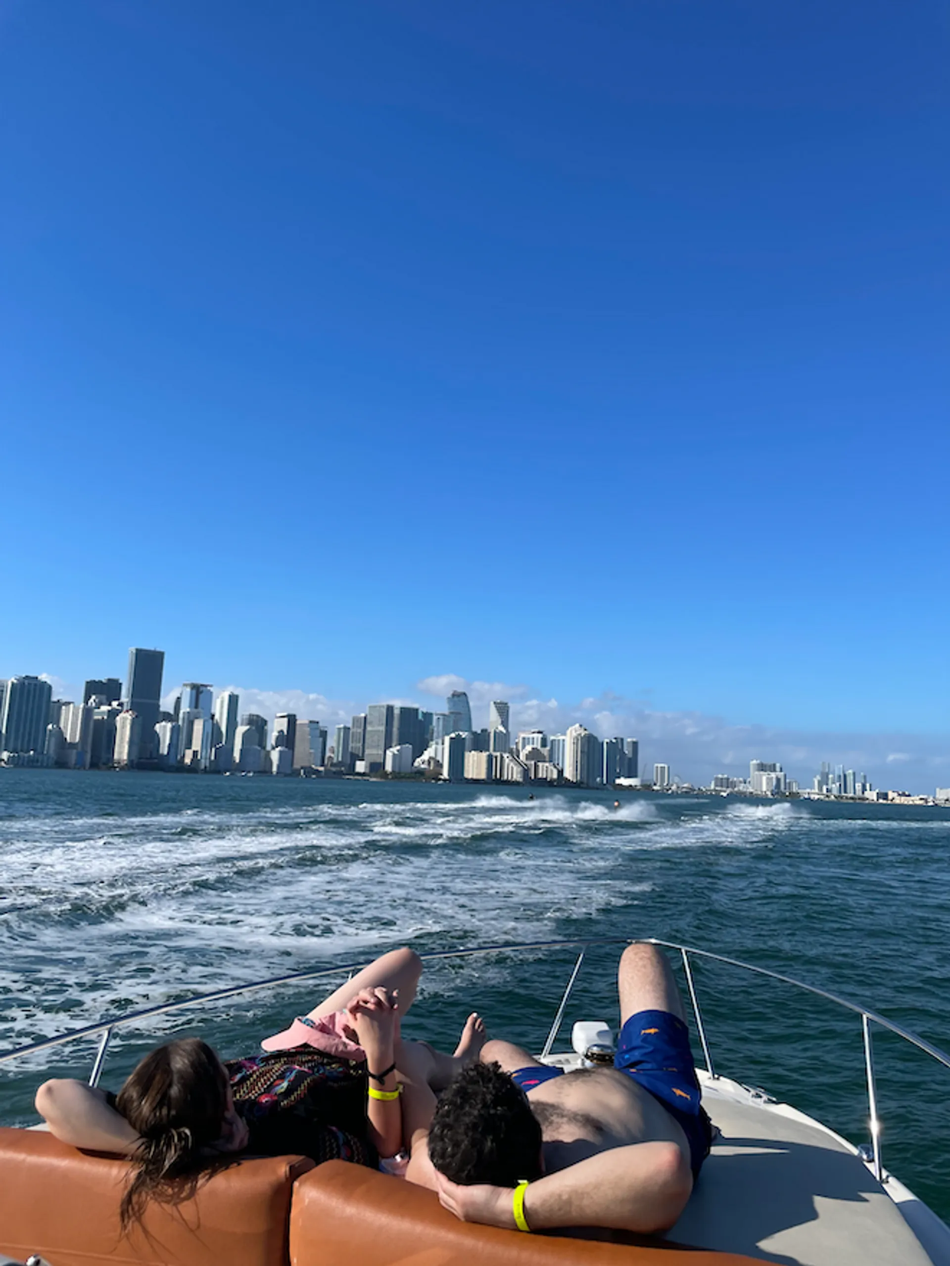 GET 1 HR FREE  33’ SUNDANCER YACHT RENTAL, MIA FL *NO HIDDEN FEES!*