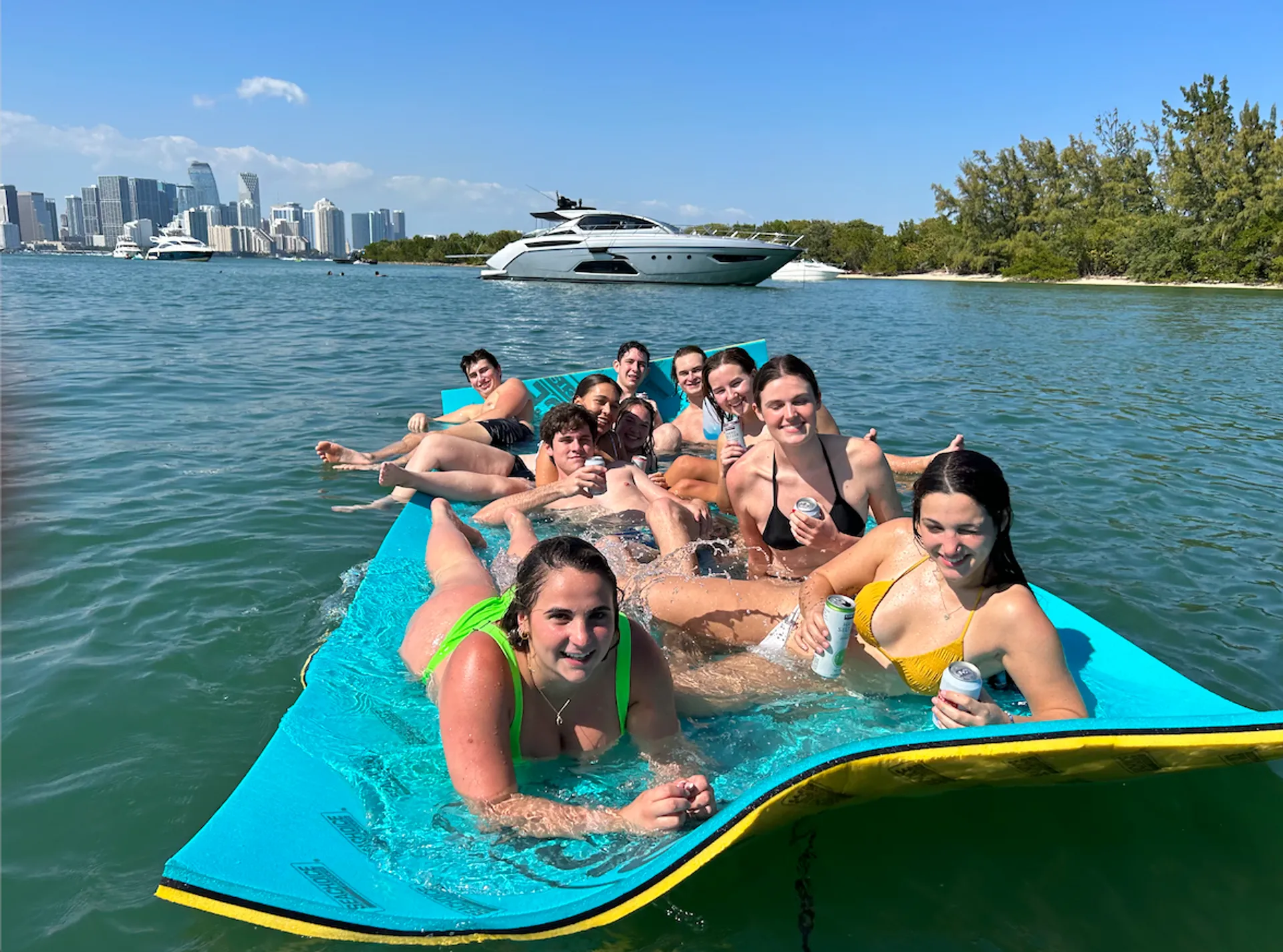 GET 1 HR FREE  33’ SUNDANCER YACHT RENTAL, MIA FL *NO HIDDEN FEES!*