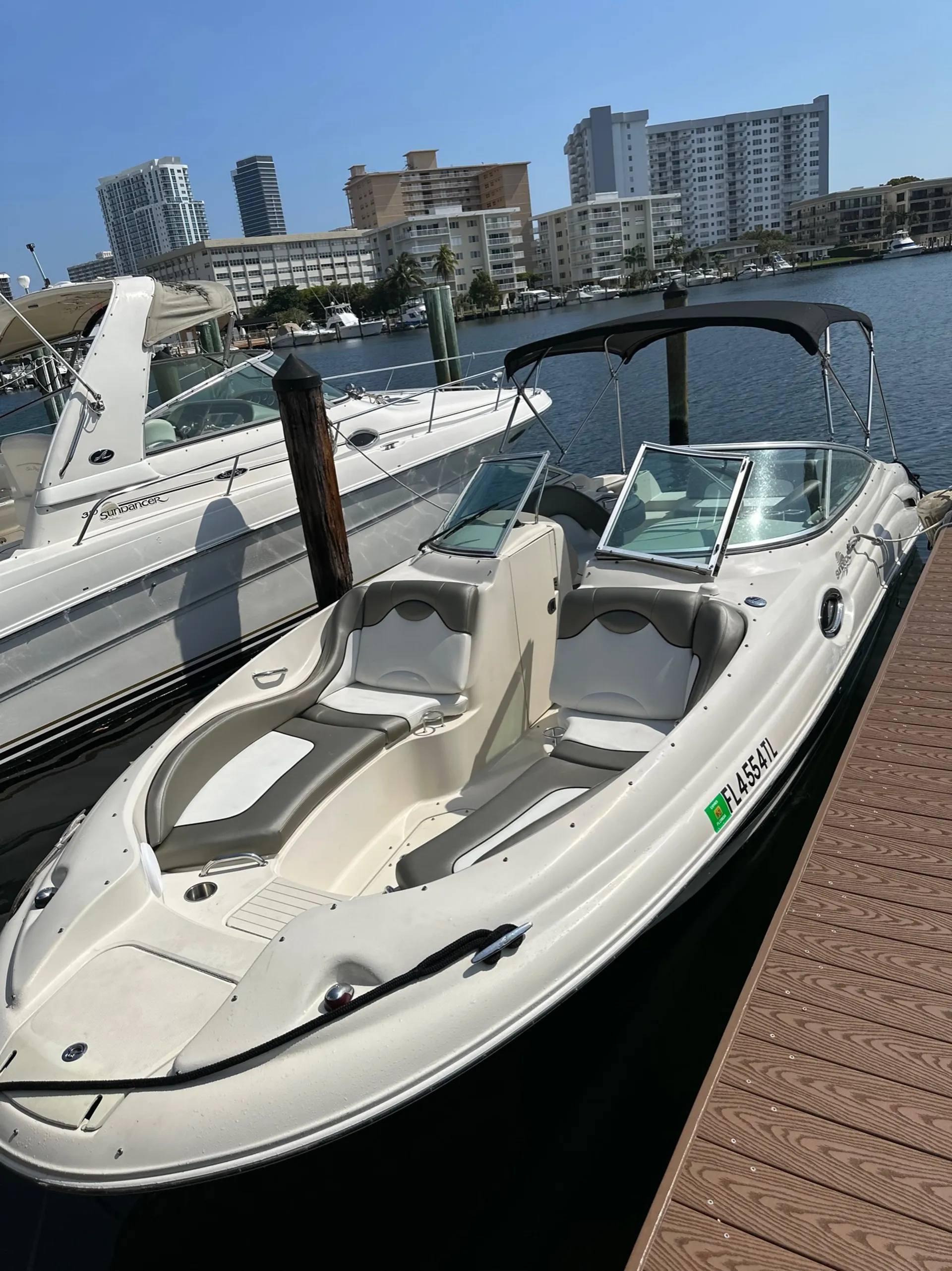 Sea Ray Boats 270 Sundeck in Hallandale Beach, FL — photo 3