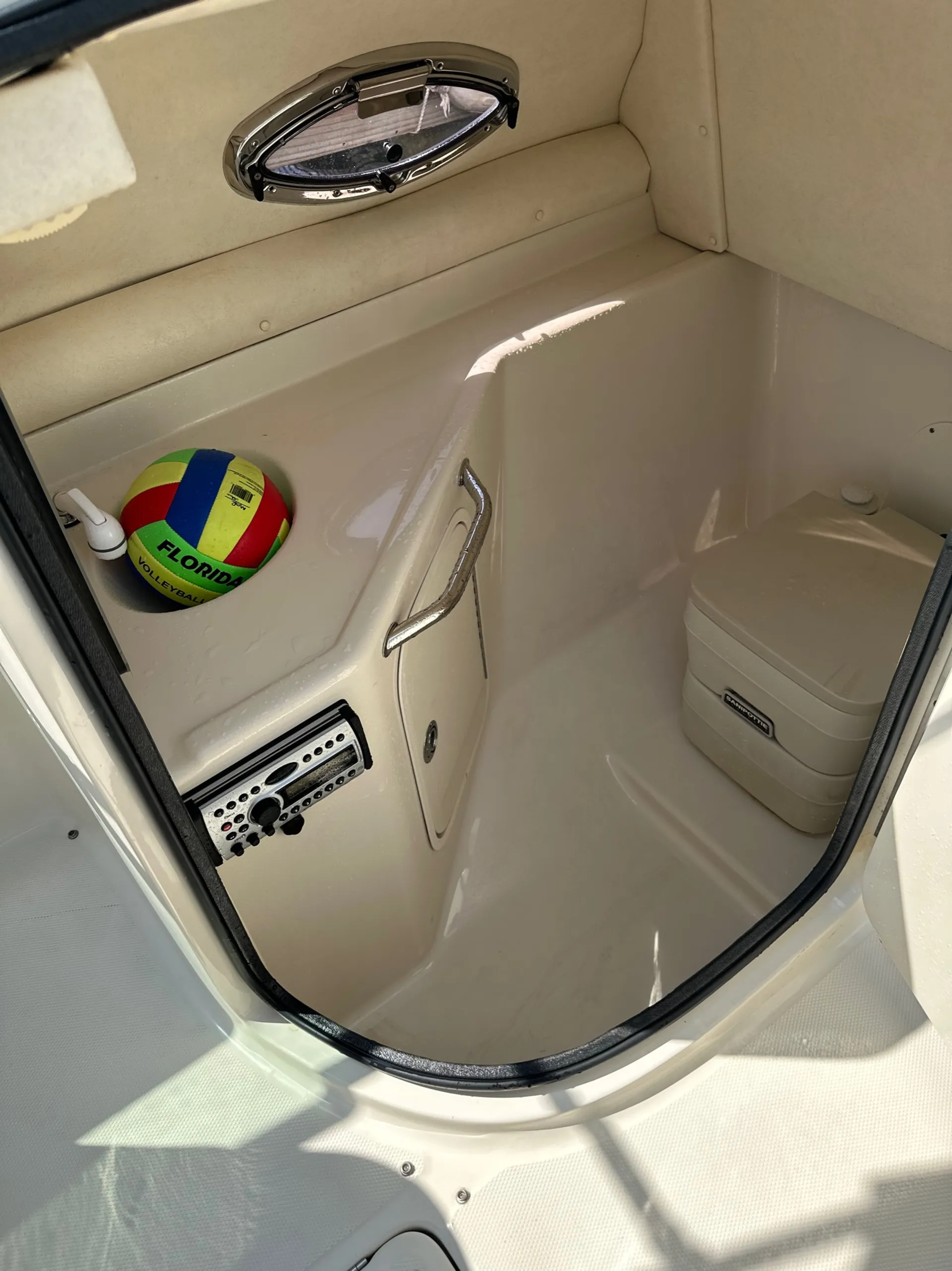Sea Ray Boats 270 Sundeck in Hallandale Beach, FL — photo 5