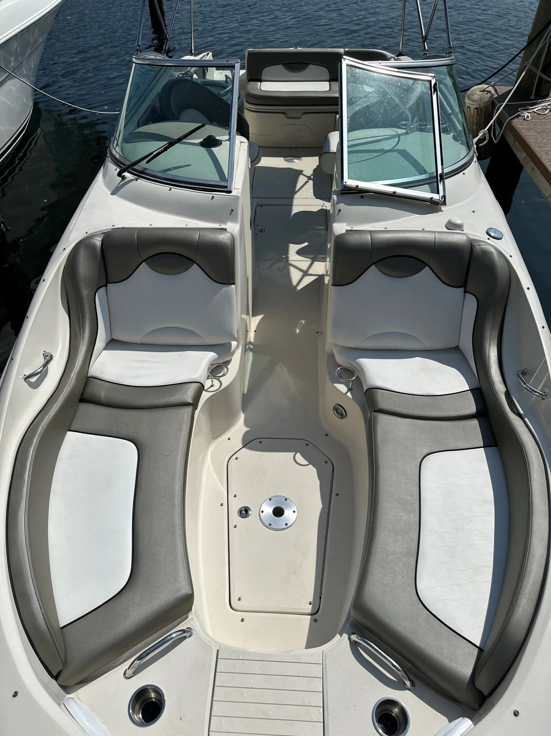 Sea Ray Boats 270 Sundeck in Hallandale Beach, FL — photo 4