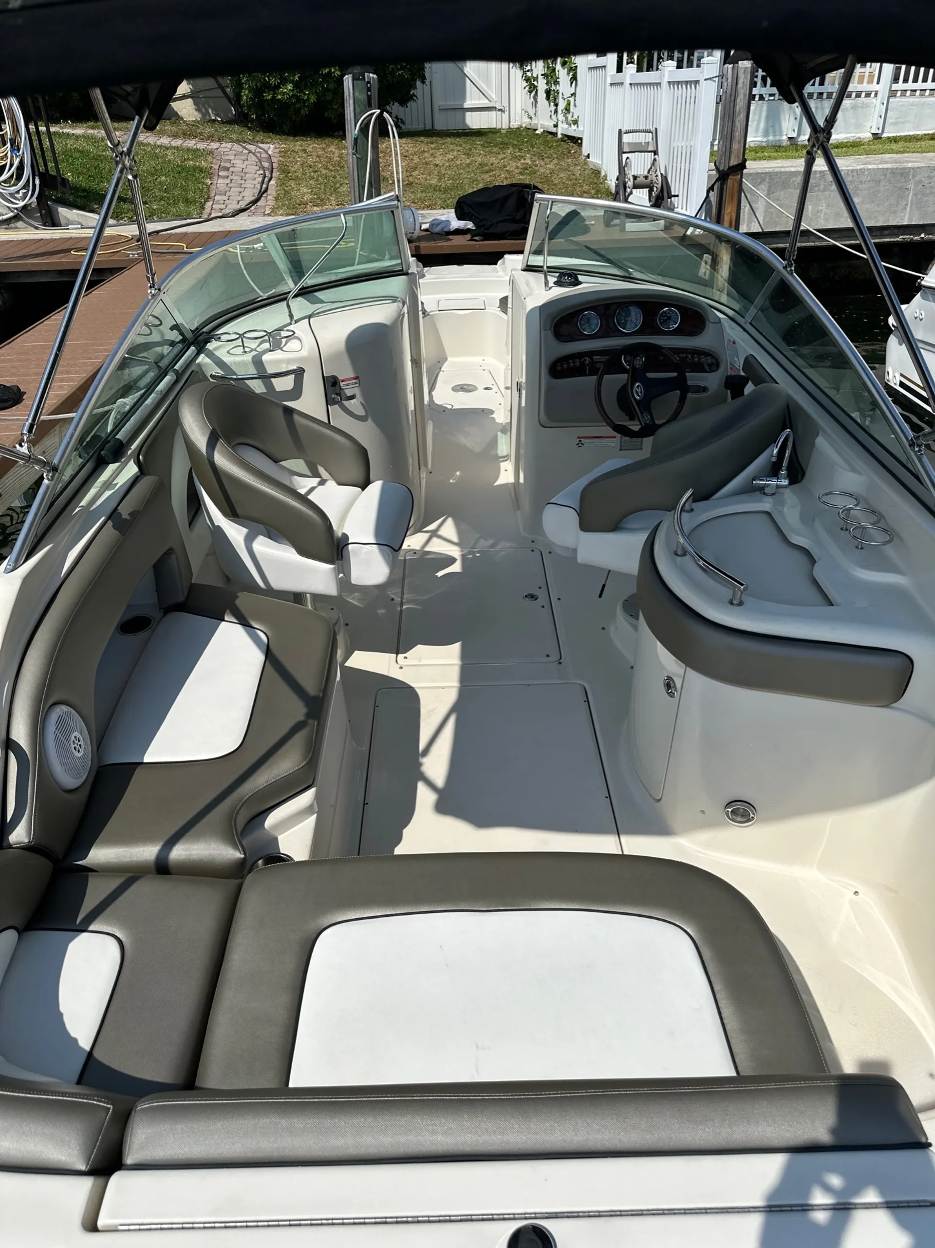 Sea Ray Boats 270 Sundeck in Hallandale Beach, FL — photo 10