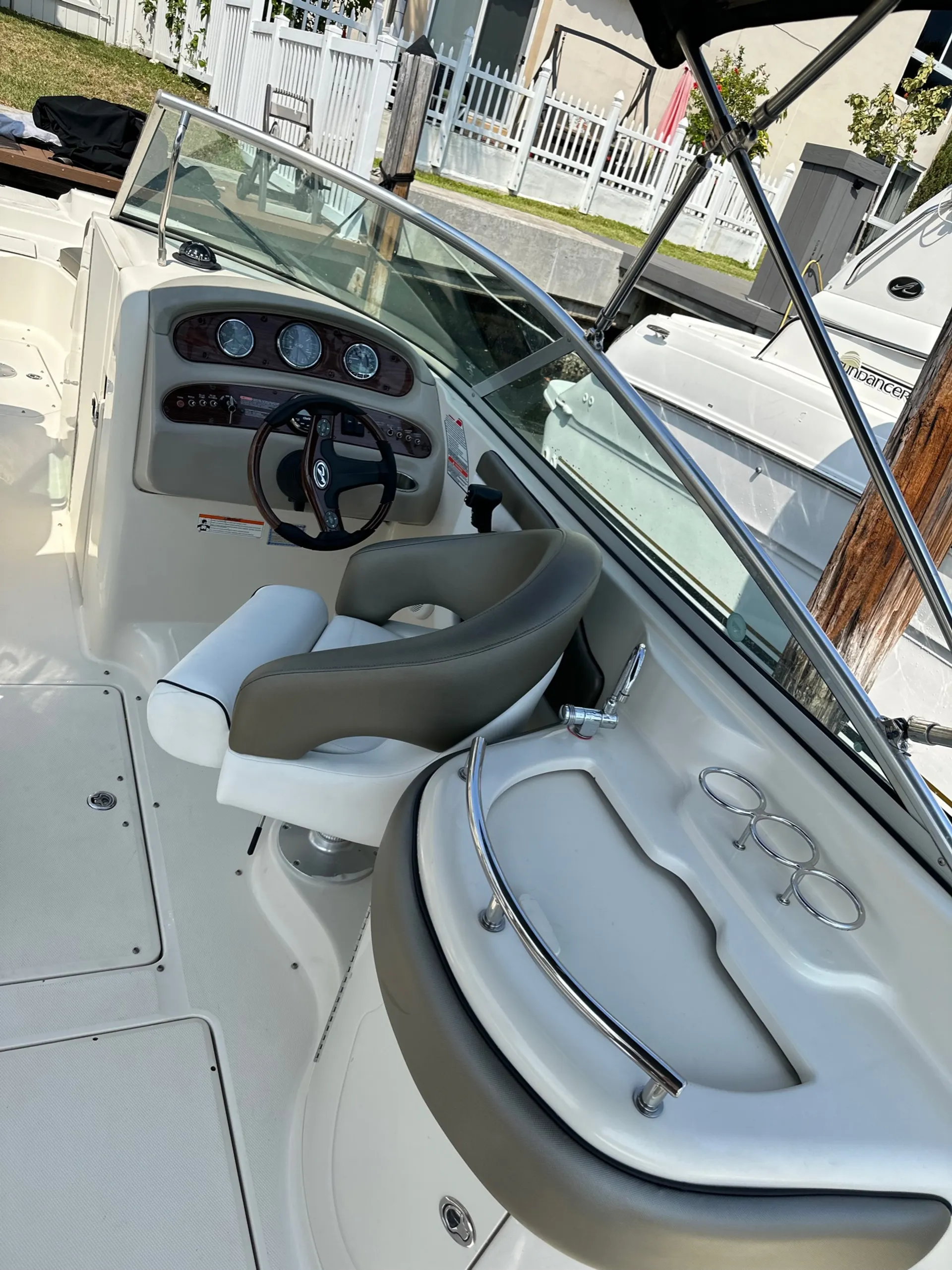 Sea Ray Boats 270 Sundeck in Hallandale Beach, FL — photo 8
