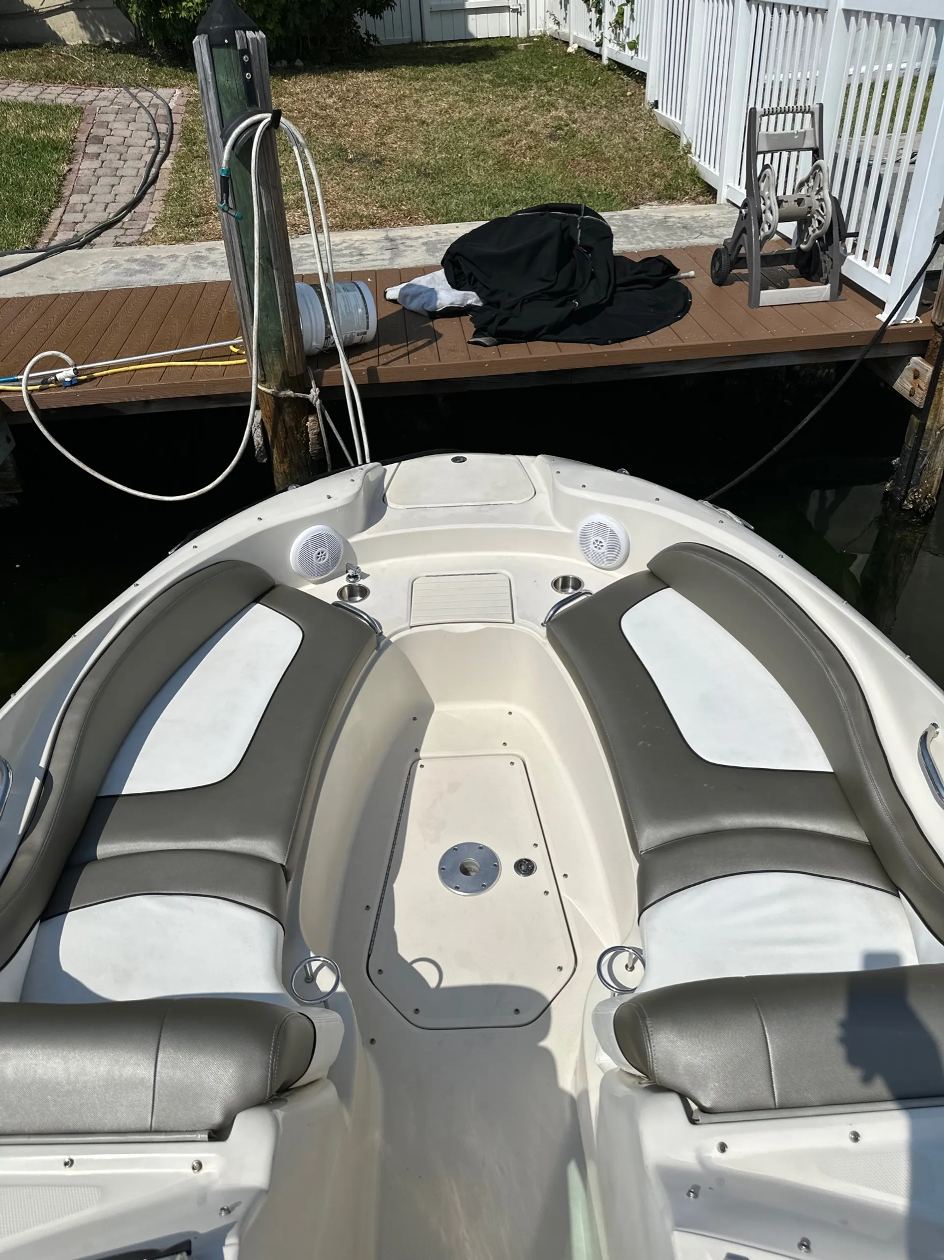 Sea Ray Boats 270 Sundeck in Hallandale Beach, FL — photo 7