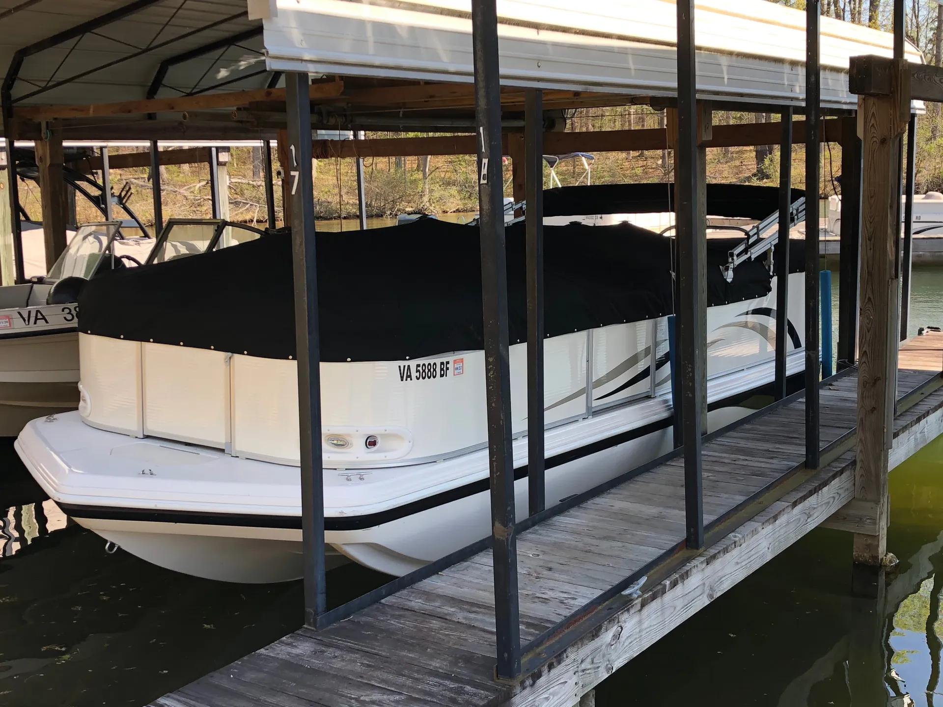 22' Hurricane Deckboat w/ new 200HP eng- for Multi-day rentals only
