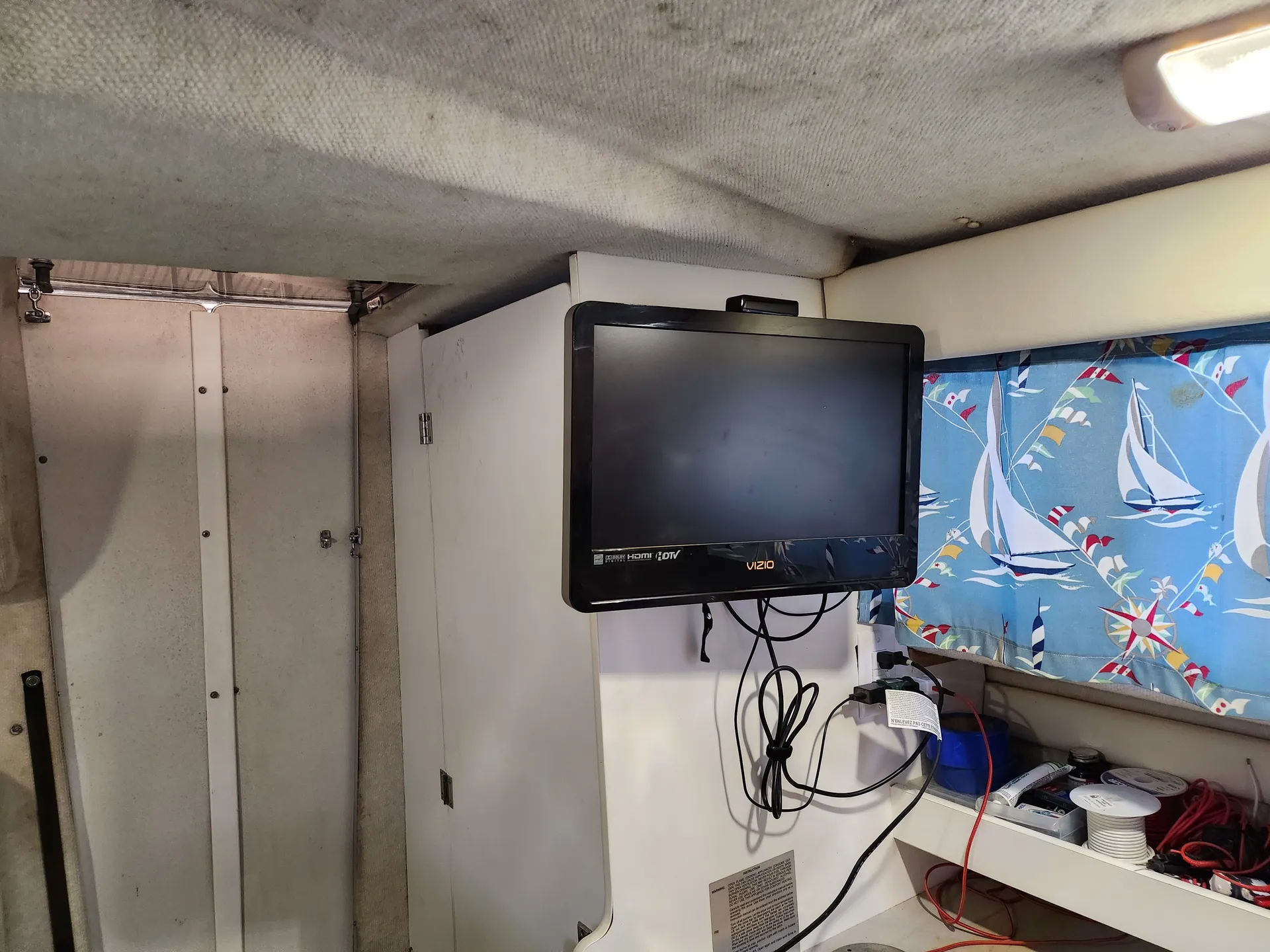 Cruise or Fish w/ Captain. Full Cabin, Heat, A/C, Private Restroom