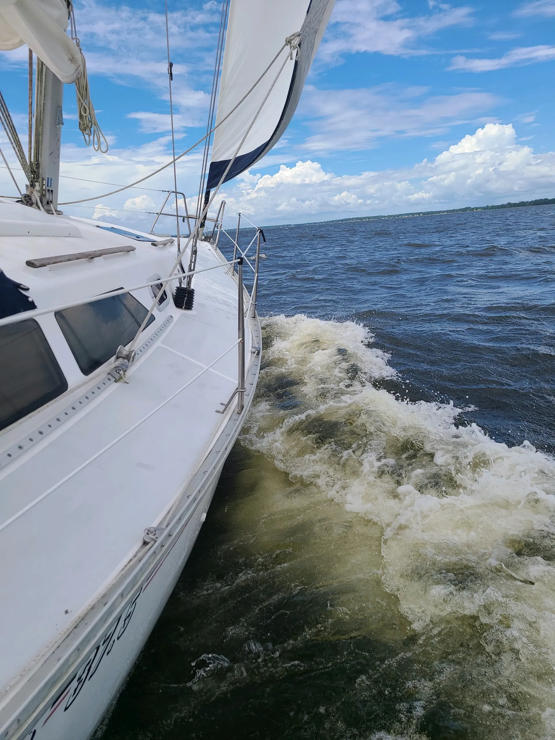 38' Hunter Parrott Ship in Oriental, NC!