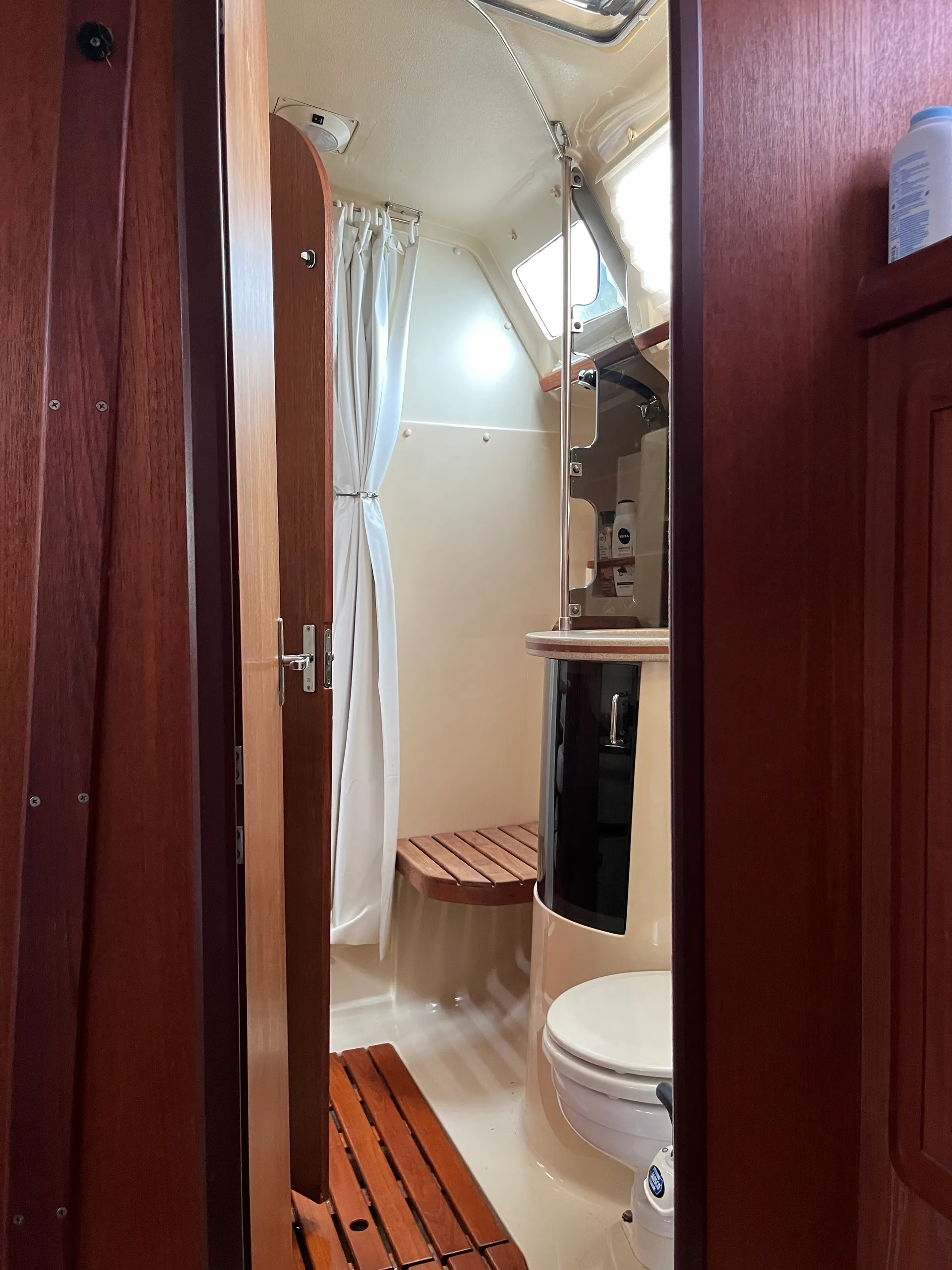 38' Hunter Parrott Ship in Oriental, NC!