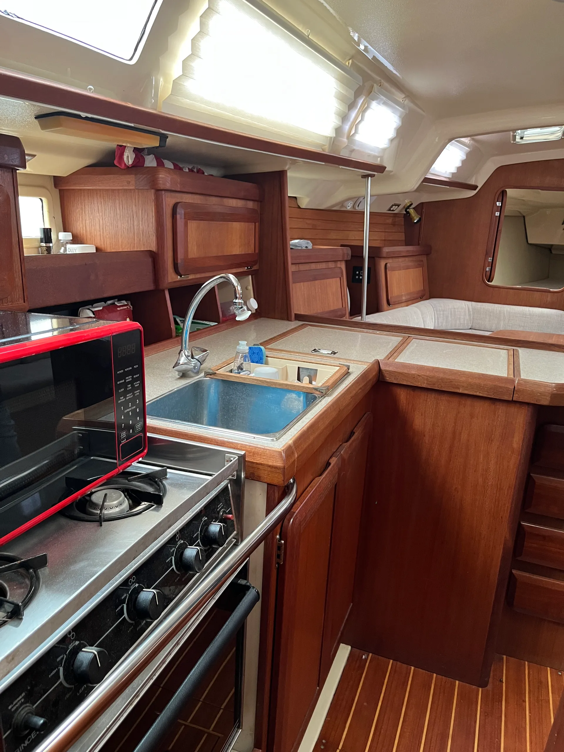 38' Hunter Parrott Ship in Oriental, NC!
