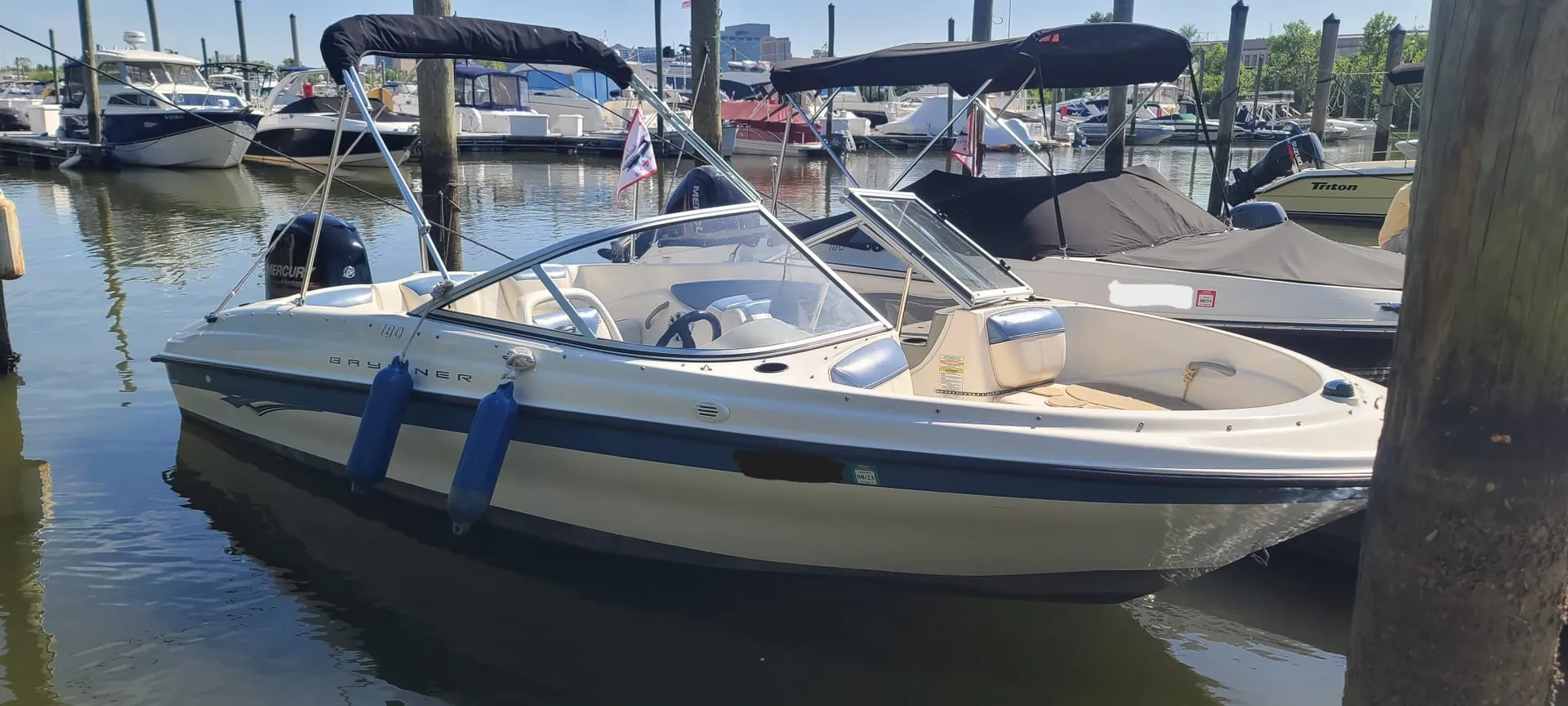 Your Aquatic Escape: Bayliner 180 | Fast, Fun & Ready to Cruise!
