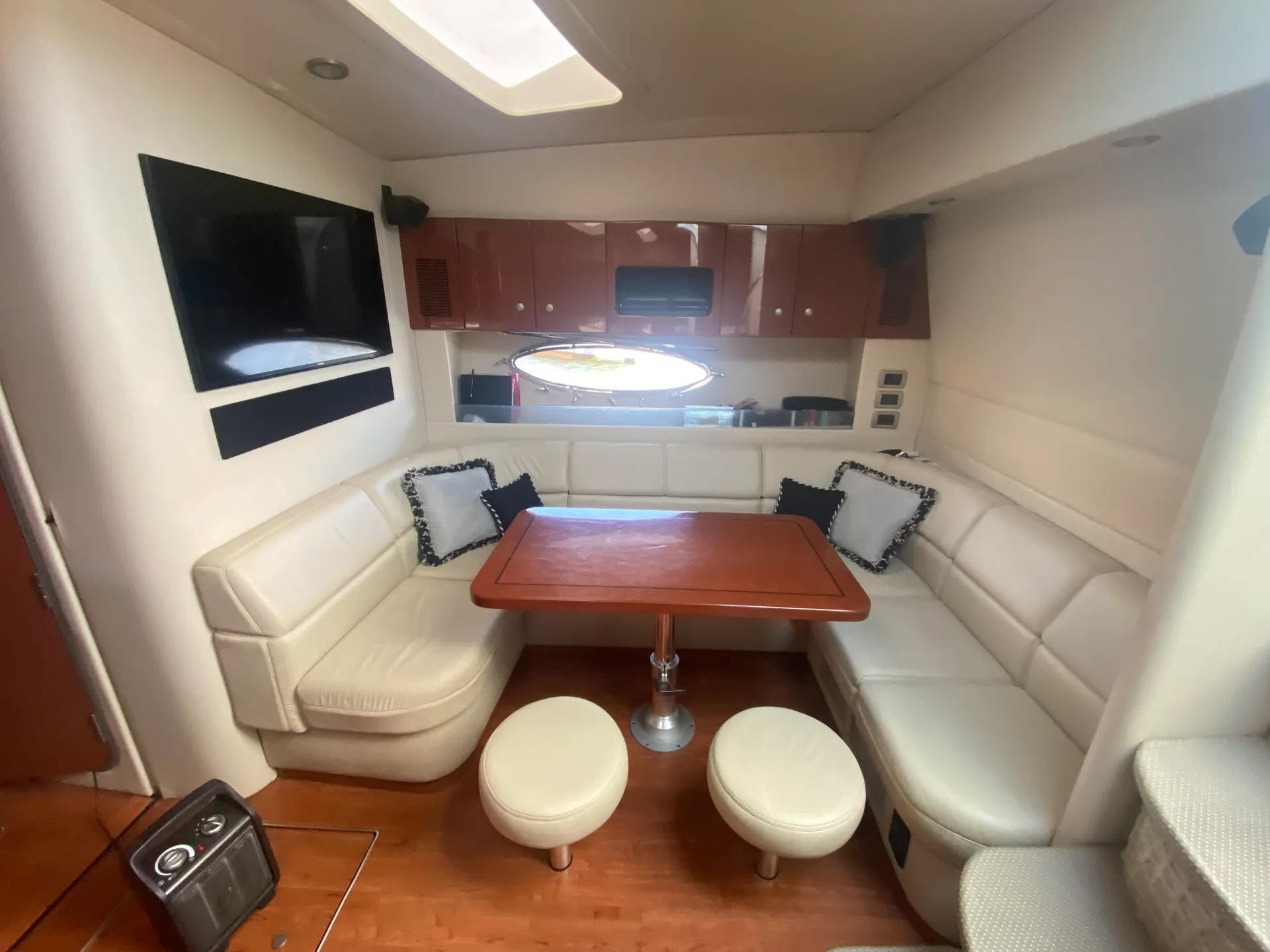 FORMULA BY THUNDERBIRD 45 YACHT in South Lake Tahoe, CA — photo 4