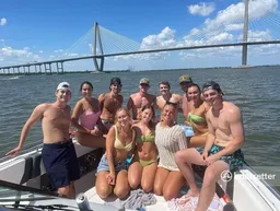Sleek New 31ft Yacht for entertainment
